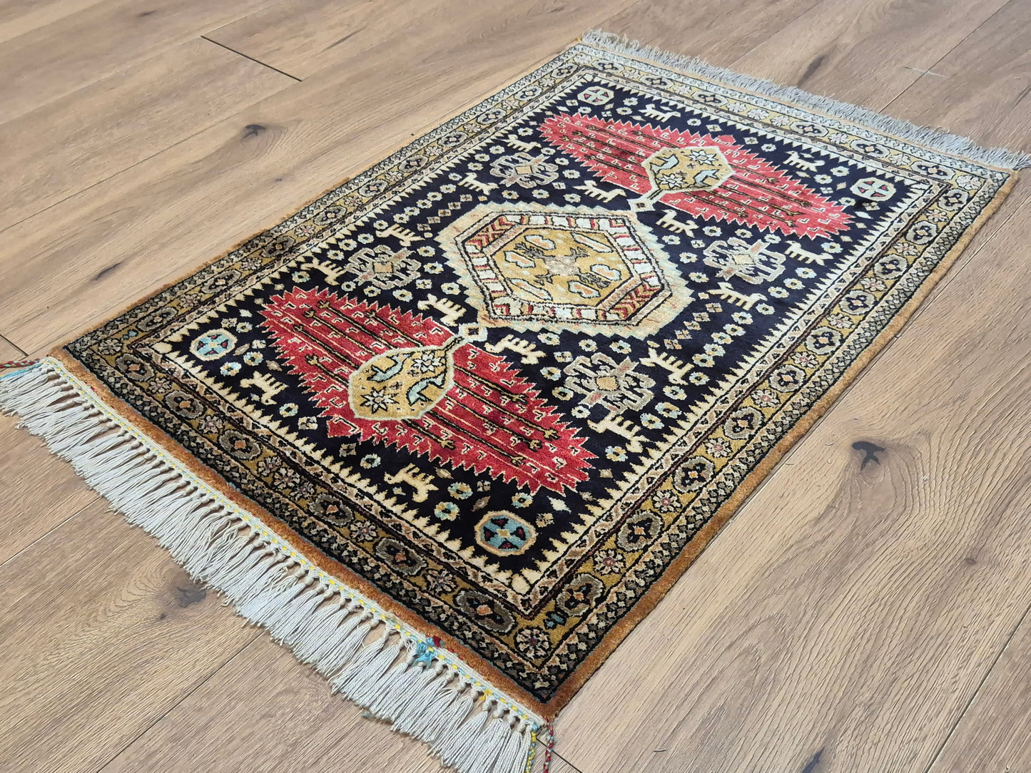 Ghom Seidenteppich reine Seide geometrisches Design Tiermotive