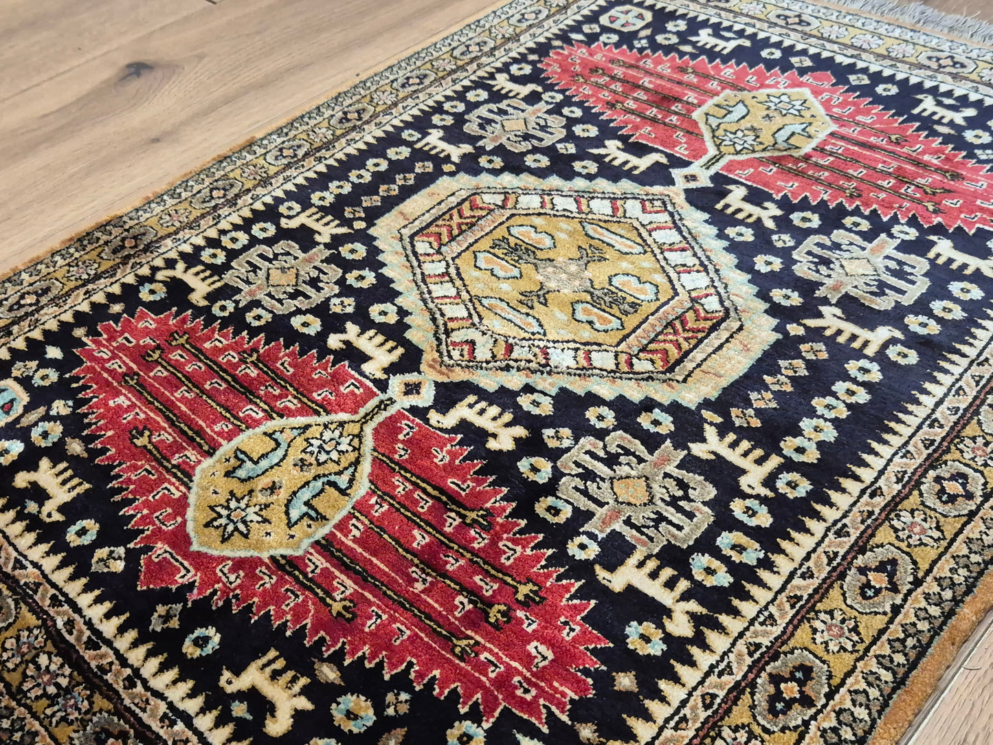 Ghom Seidenteppich reine Seide geometrisches Design Tiermotive