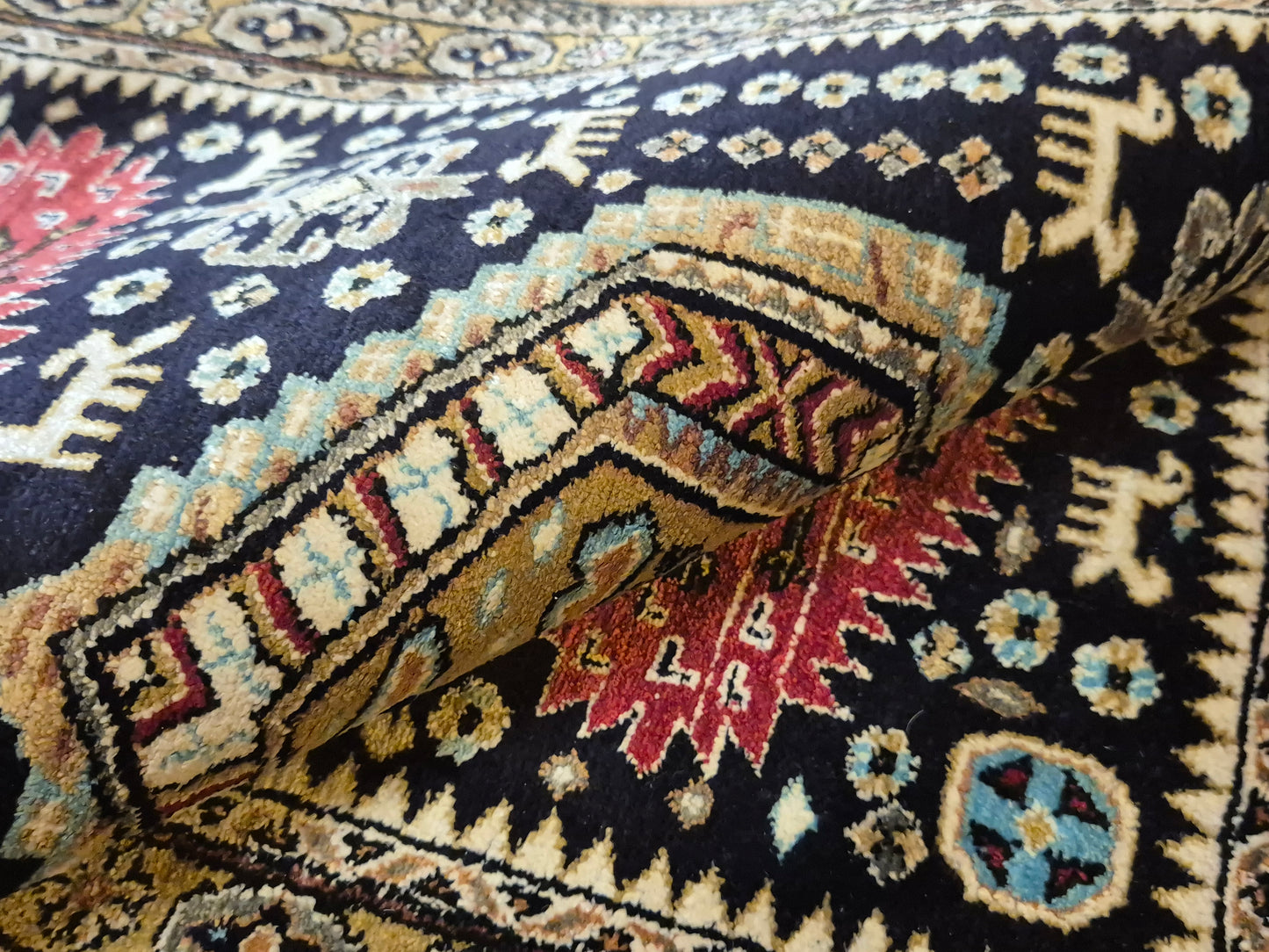 Ghom Seidenteppich reine Seide geometrisches Design Tiermotive