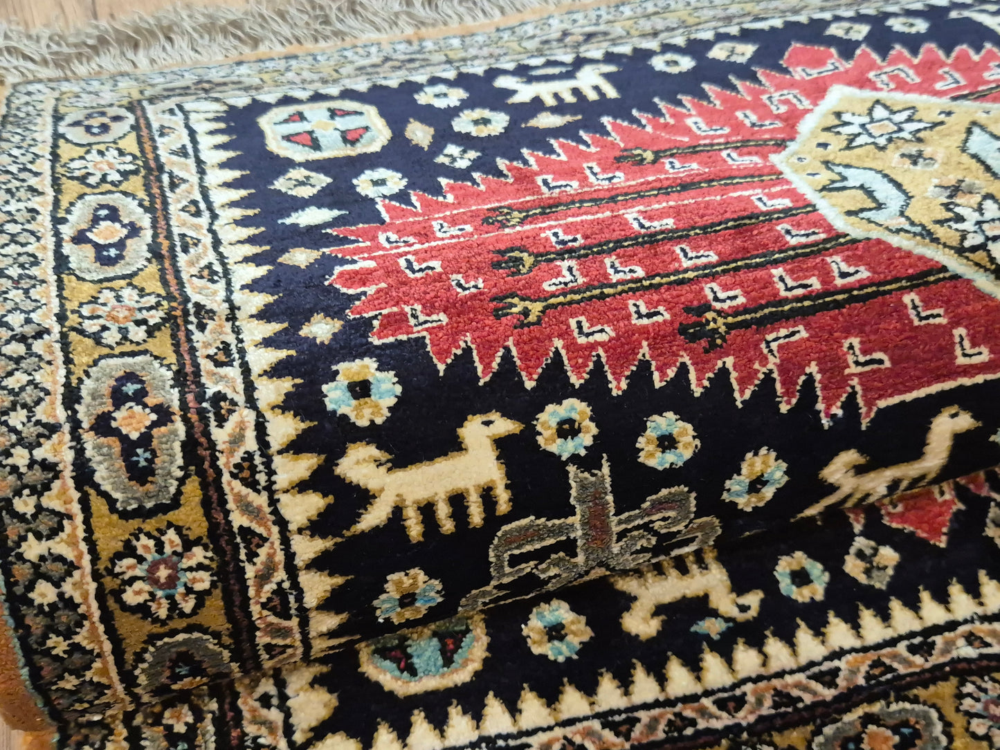 Ghom Seidenteppich reine Seide geometrisches Design Tiermotive