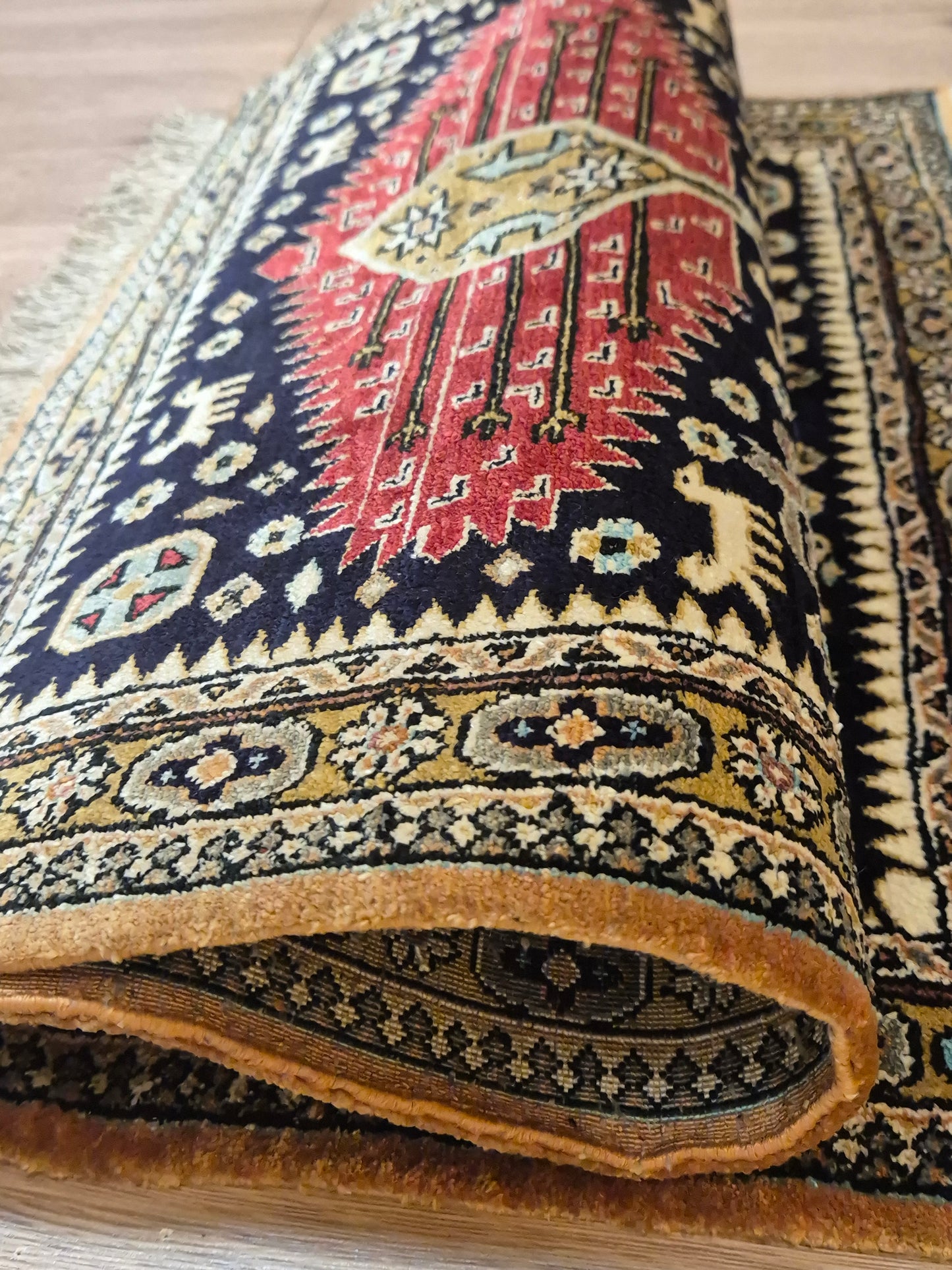 Ghom Seidenteppich reine Seide geometrisches Design Tiermotive