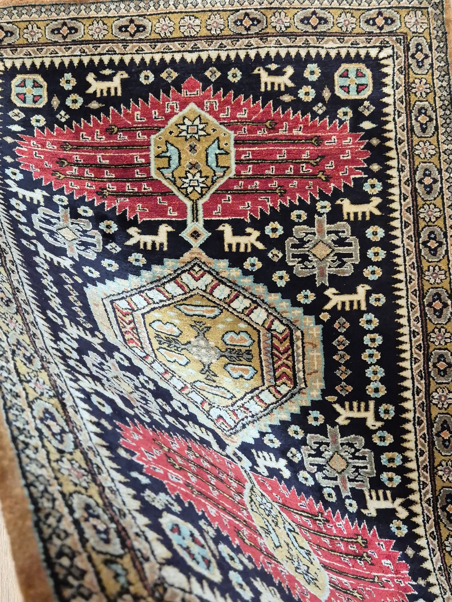 Ghom Seidenteppich reine Seide geometrisches Design Tiermotive