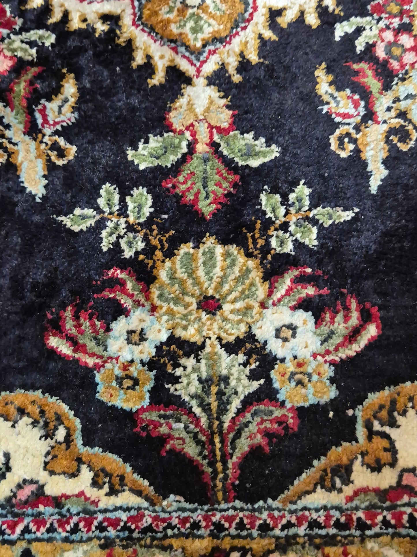 Ghom Seidenteppich florales Medaillon feine Knüpfung reine Seide