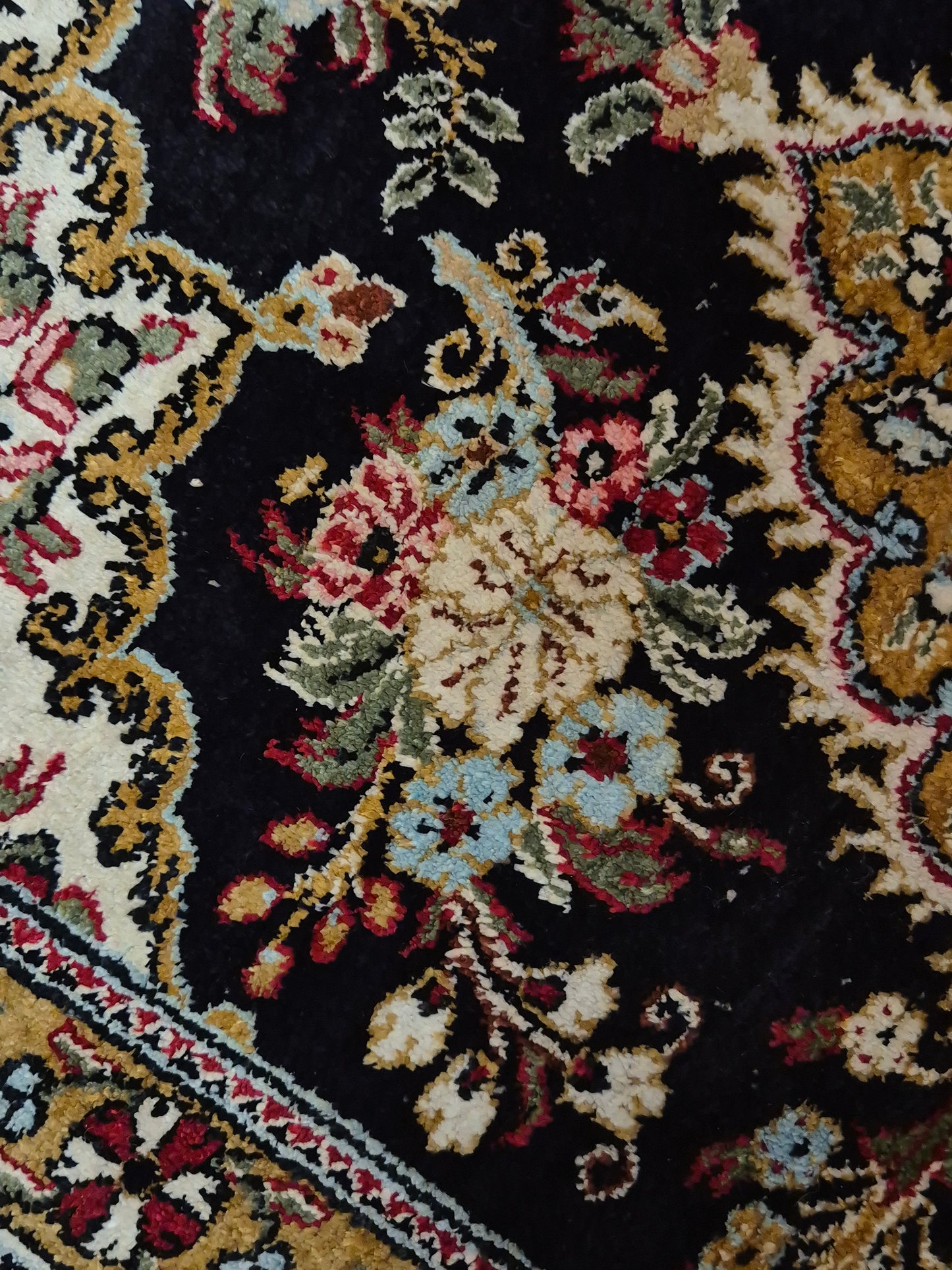 Ghom Seidenteppich florales Medaillon feine Knüpfung reine Seide