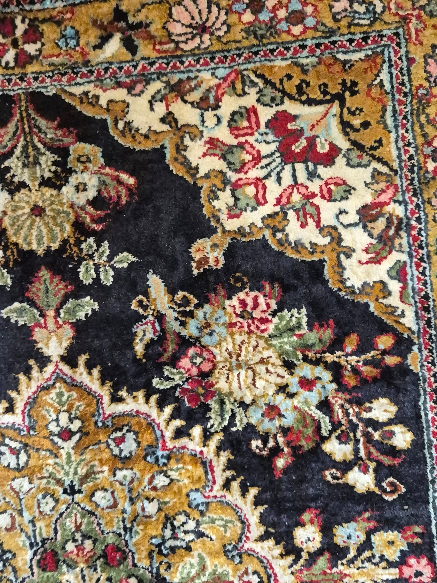 Ghom Seidenteppich florales Medaillon feine Knüpfung reine Seide