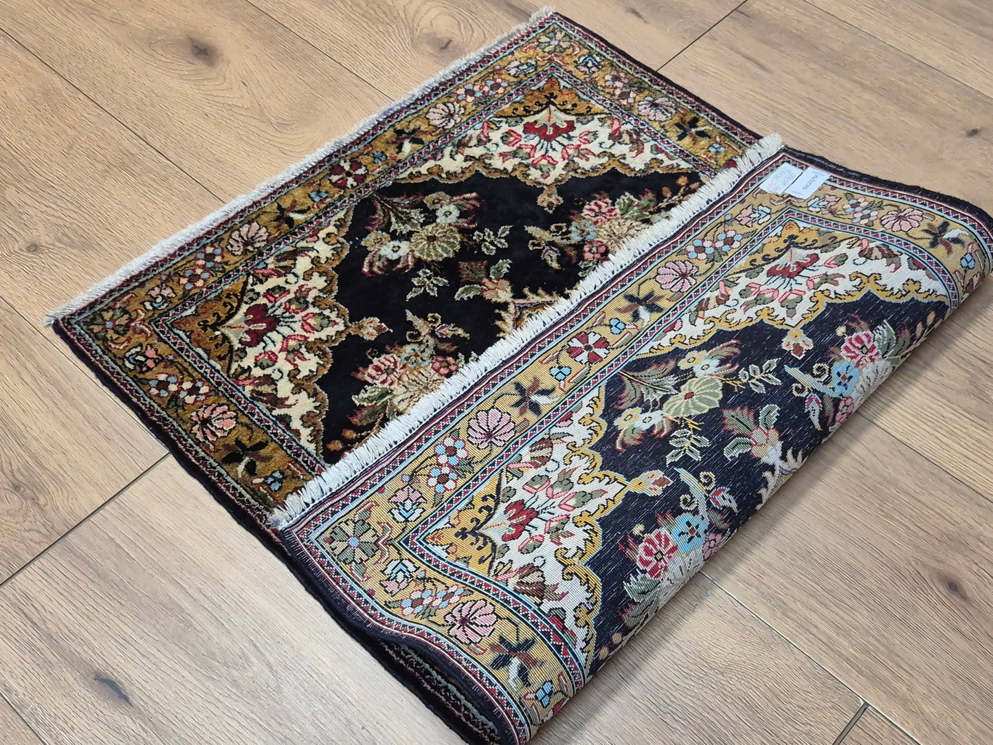 Ghom Seidenteppich florales Medaillon feine Knüpfung reine Seide