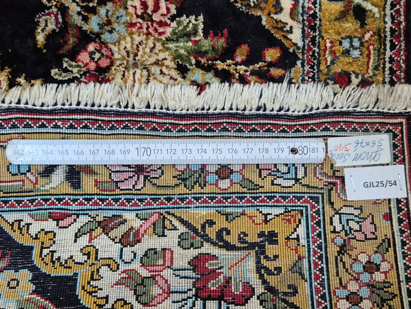 Ghom Seidenteppich florales Medaillon feine Knüpfung reine Seide