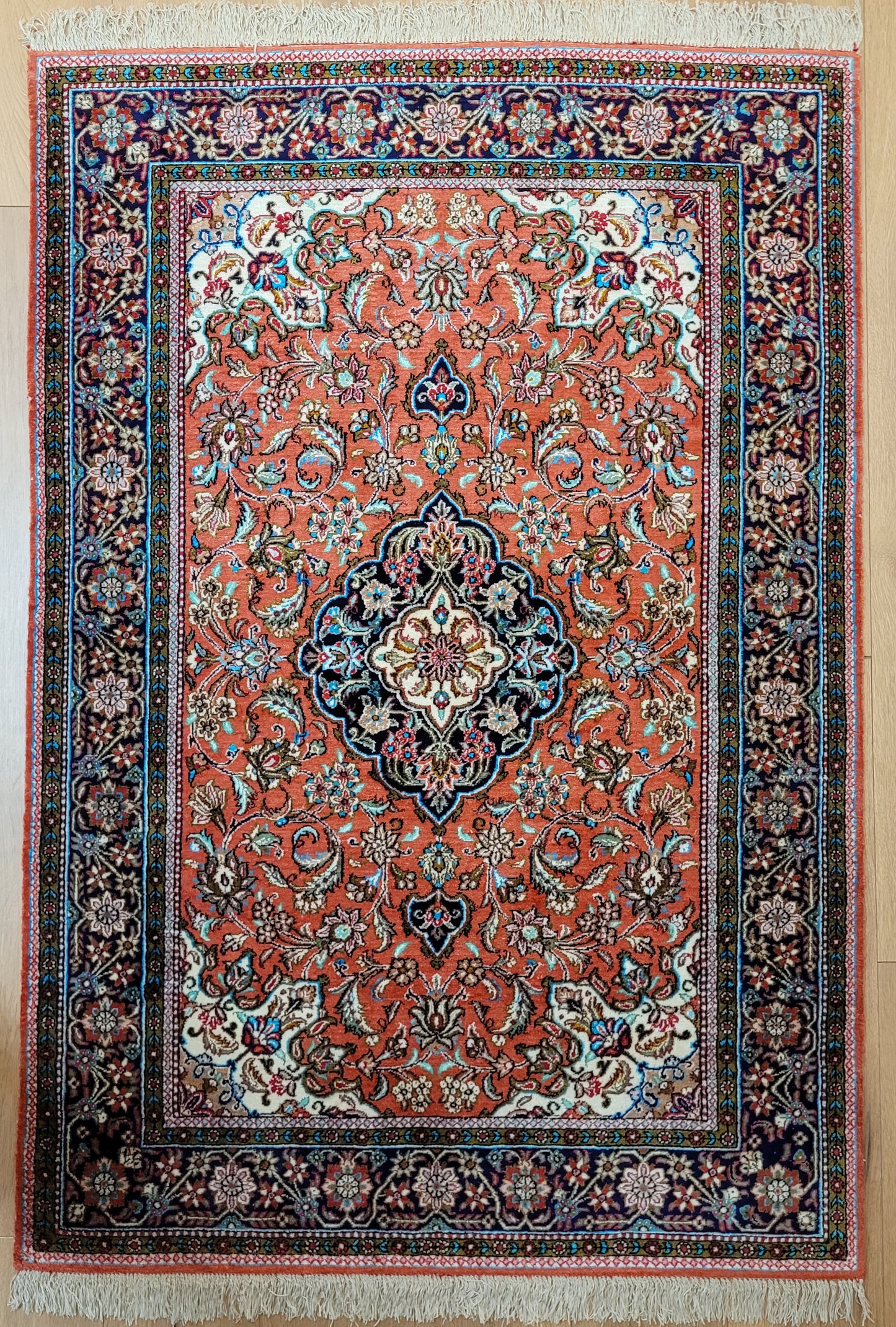 Ghom Teppich Seide auf Seide fein Blumenmuster