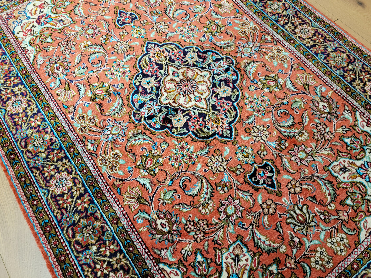 Ghom Teppich Seide auf Seide fein Blumenmuster