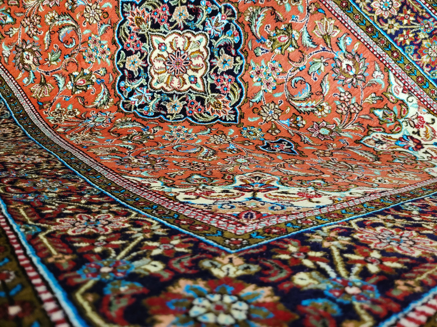 Ghom Teppich Seide auf Seide fein Blumenmuster