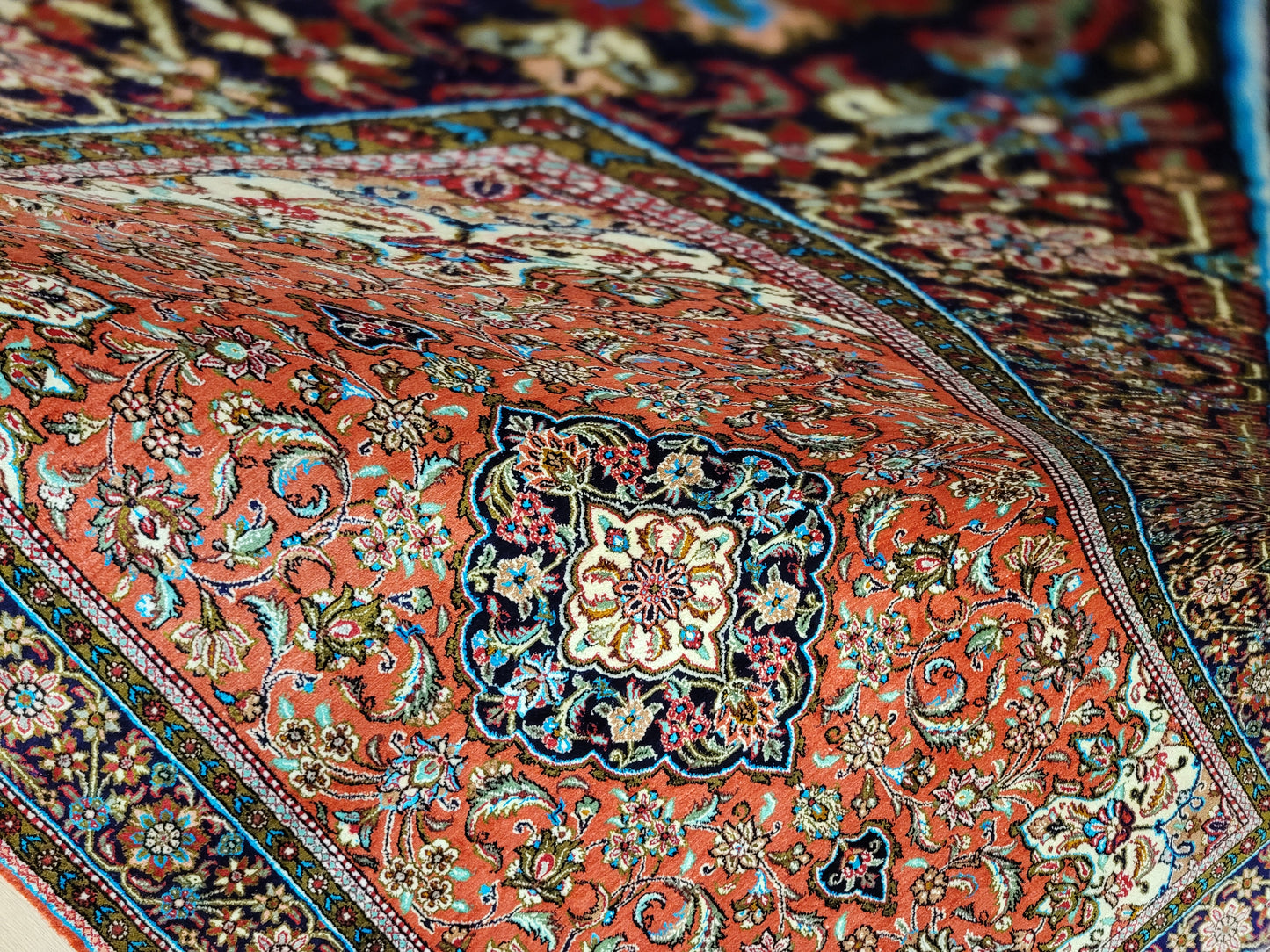 Ghom Teppich Seide auf Seide fein Blumenmuster