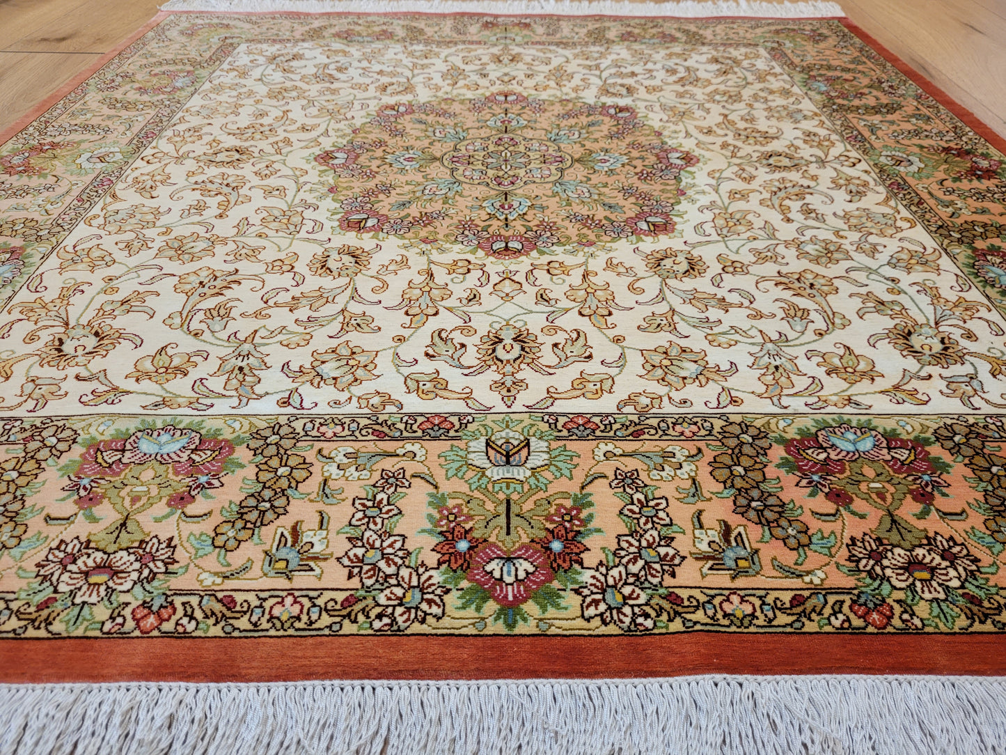 Ghom Teppich Seide auf Seide fein Medaillon Blütenornament