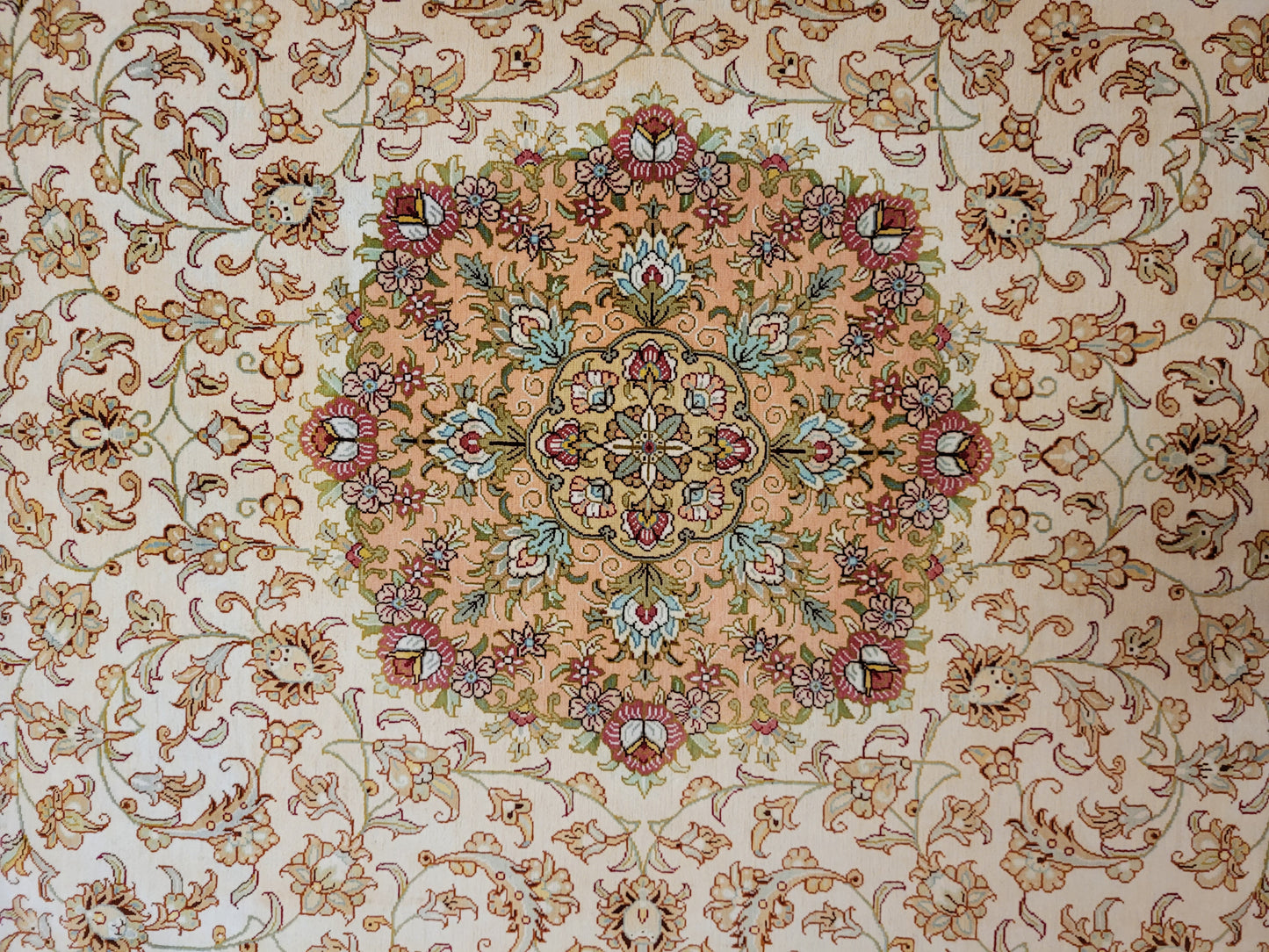 Ghom Teppich Seide auf Seide fein Medaillon Blütenornament
