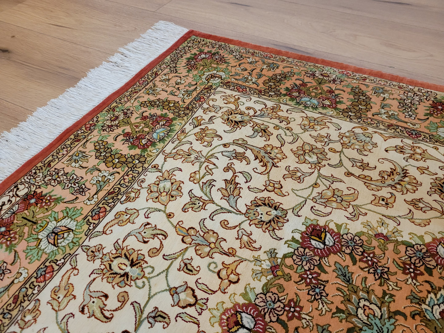 Ghom Teppich Seide auf Seide fein Medaillon Blütenornament