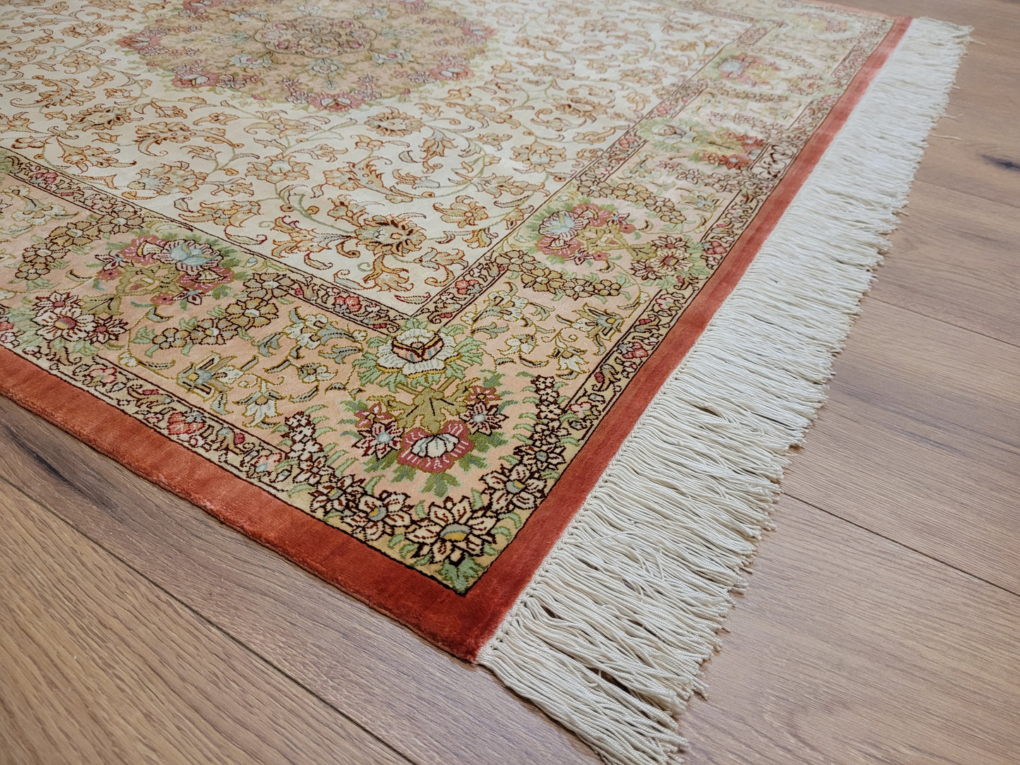 Ghom Teppich Seide auf Seide fein Medaillon Blütenornament