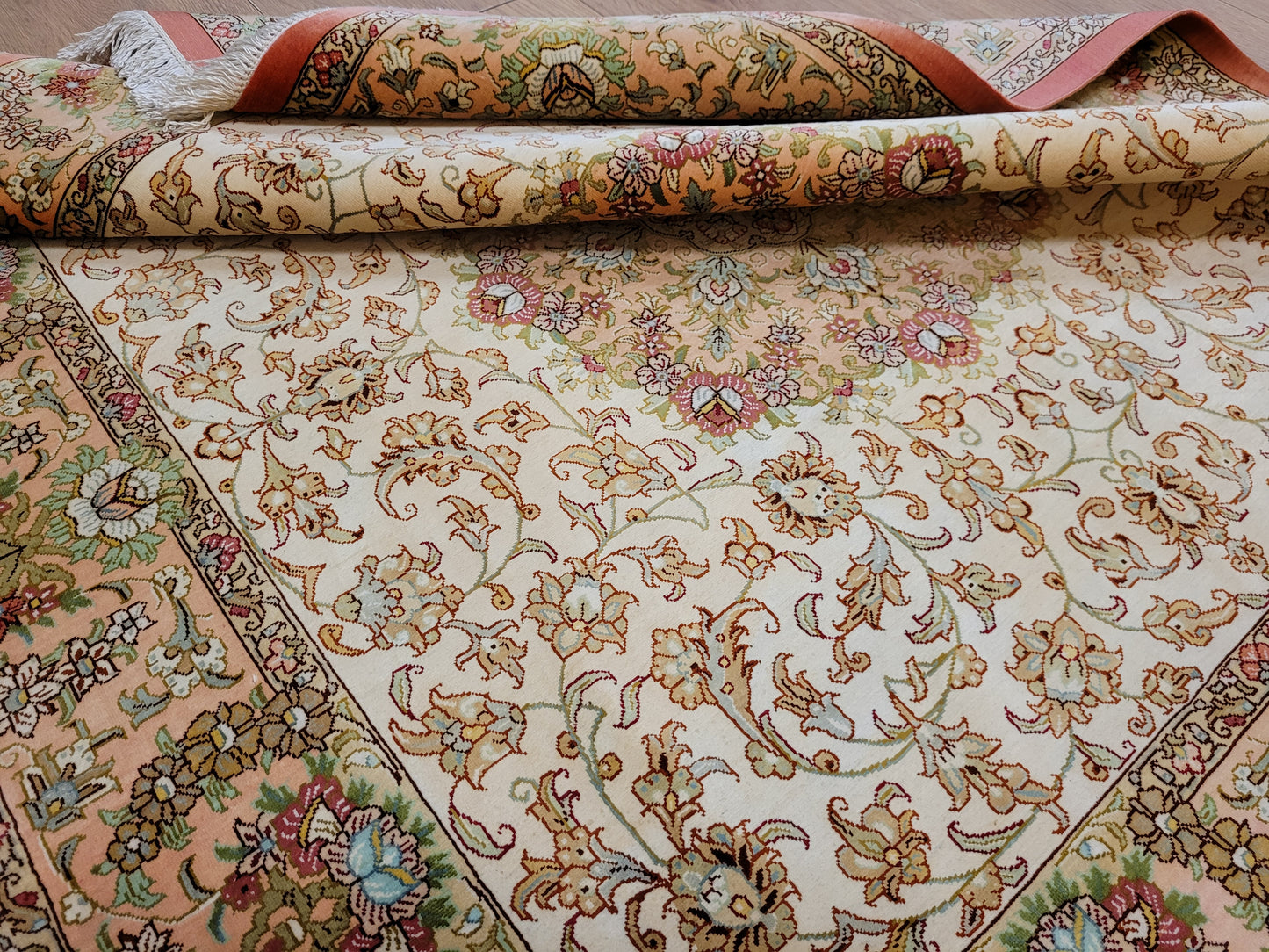 Ghom Teppich Seide auf Seide fein Medaillon Blütenornament