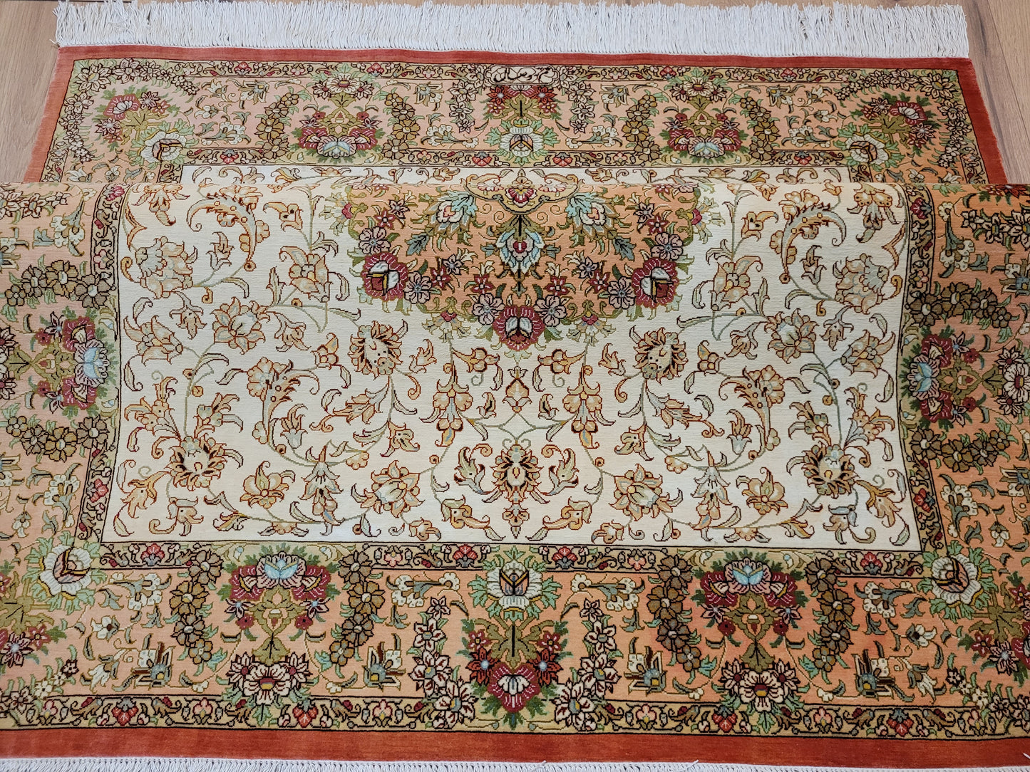 Ghom Teppich Seide auf Seide fein Medaillon Blütenornament