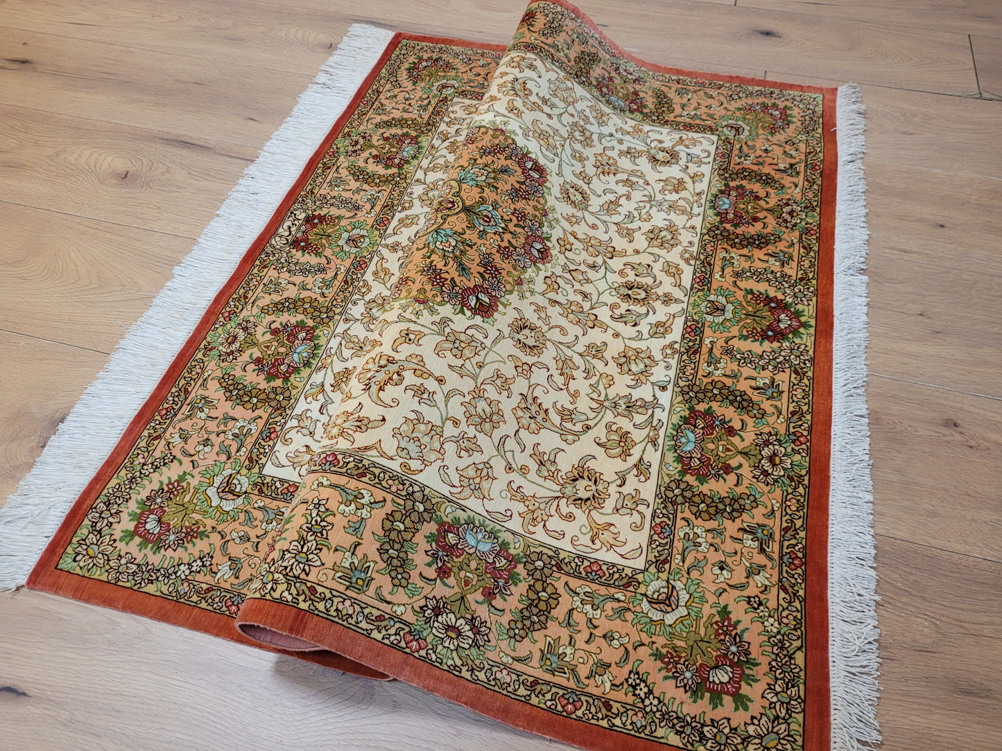 Ghom Teppich Seide auf Seide fein Medaillon Blütenornament