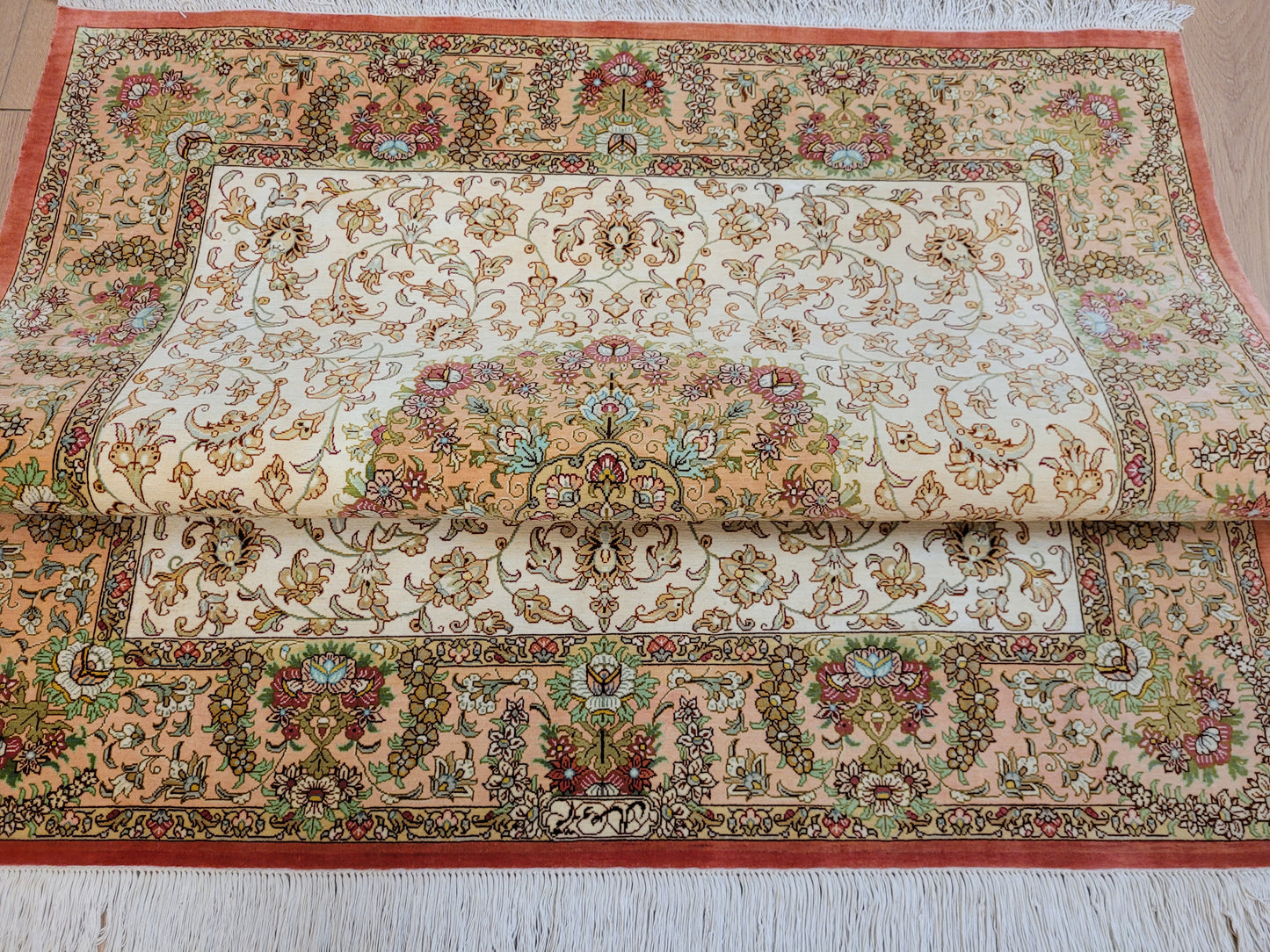 Ghom Teppich Seide auf Seide fein Medaillon Blütenornament