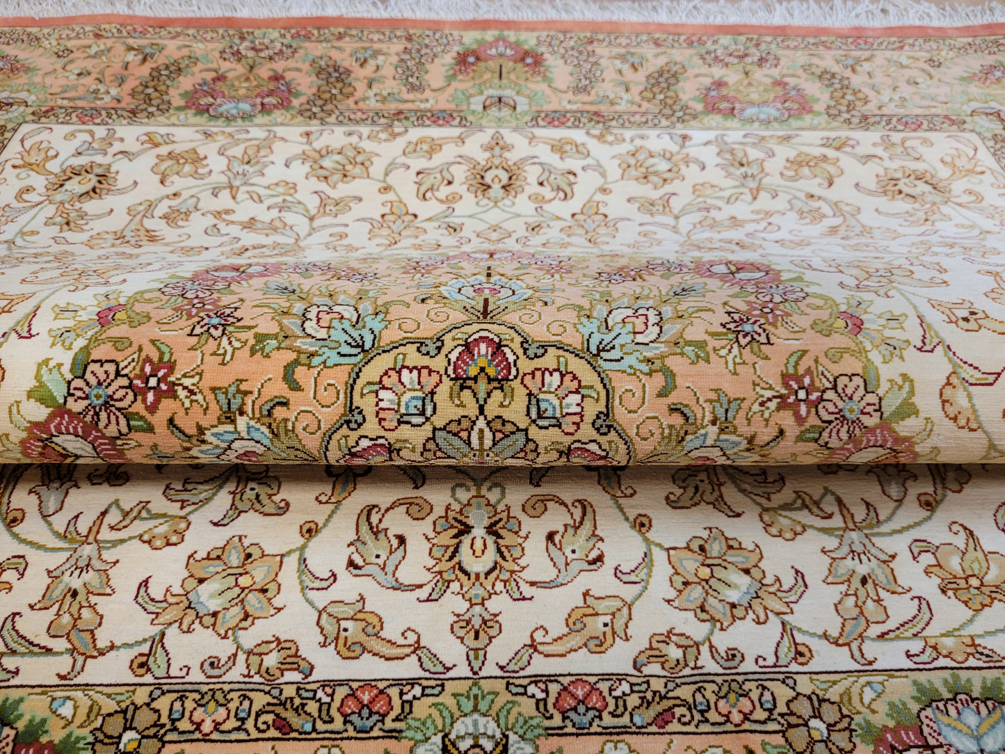 Ghom Teppich Seide auf Seide fein Medaillon Blütenornament