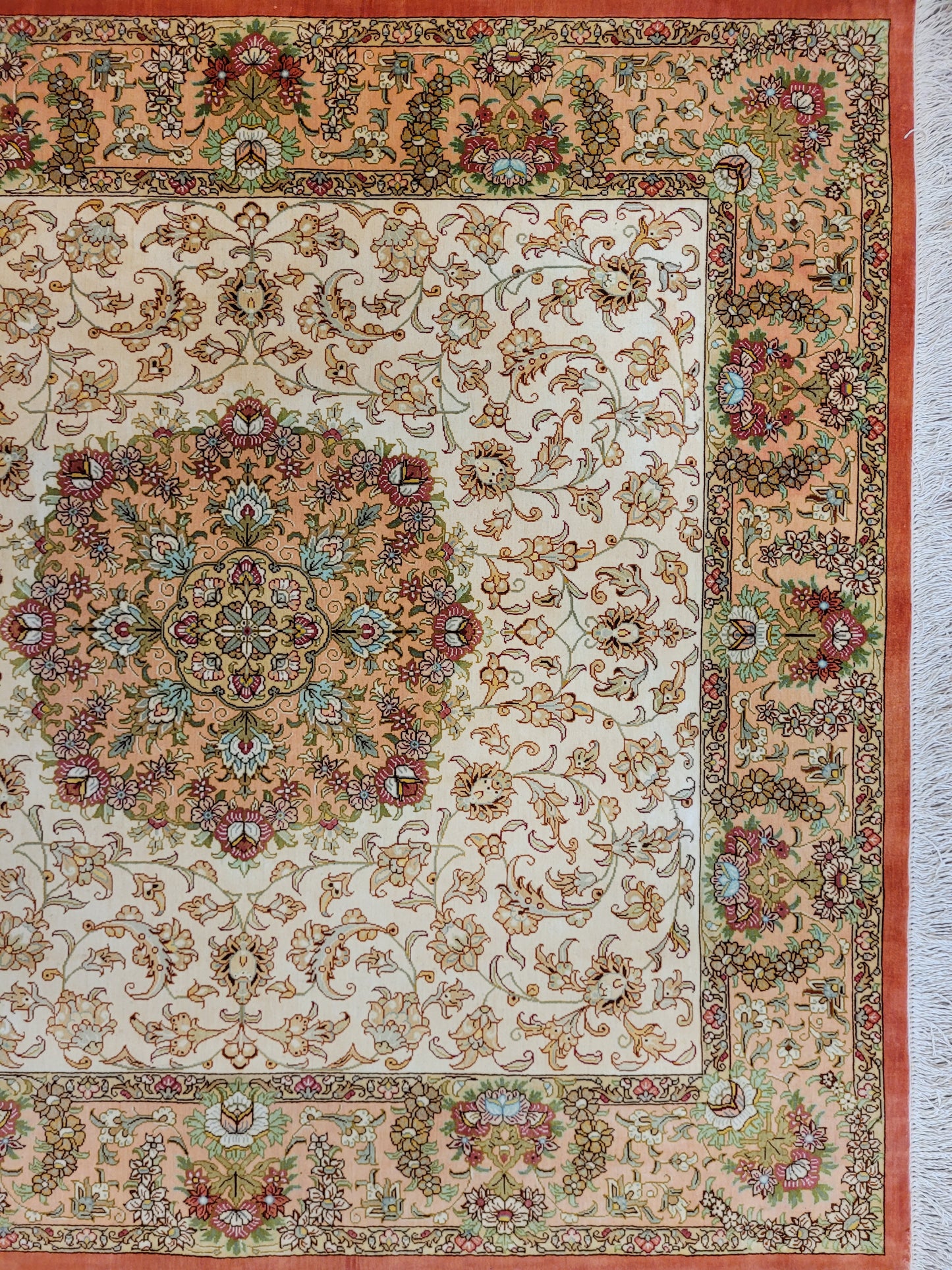 Ghom Teppich Seide auf Seide fein Medaillon Blütenornament