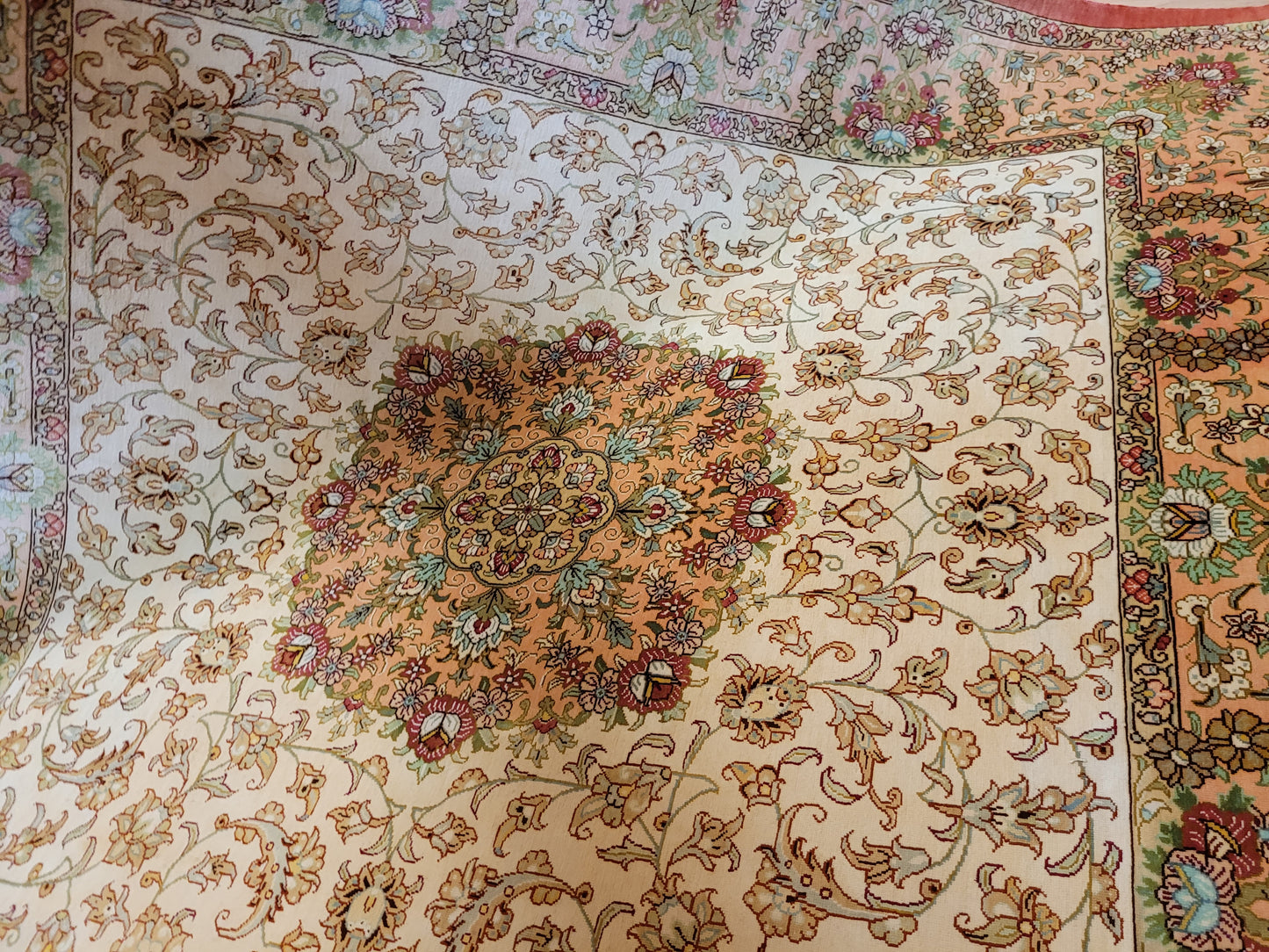 Ghom Teppich Seide auf Seide fein Medaillon Blütenornament