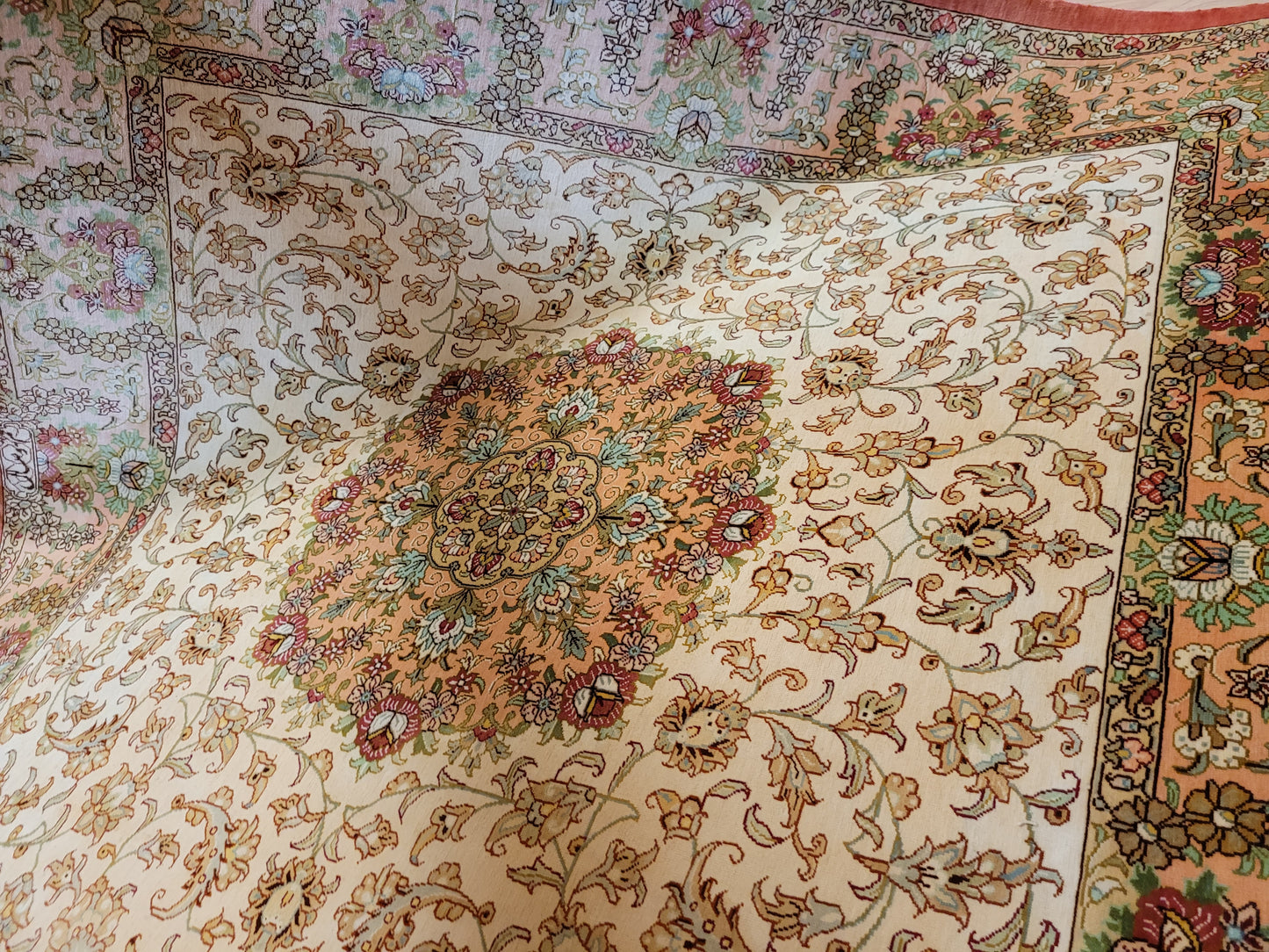 Ghom Teppich Seide auf Seide fein Medaillon Blütenornament