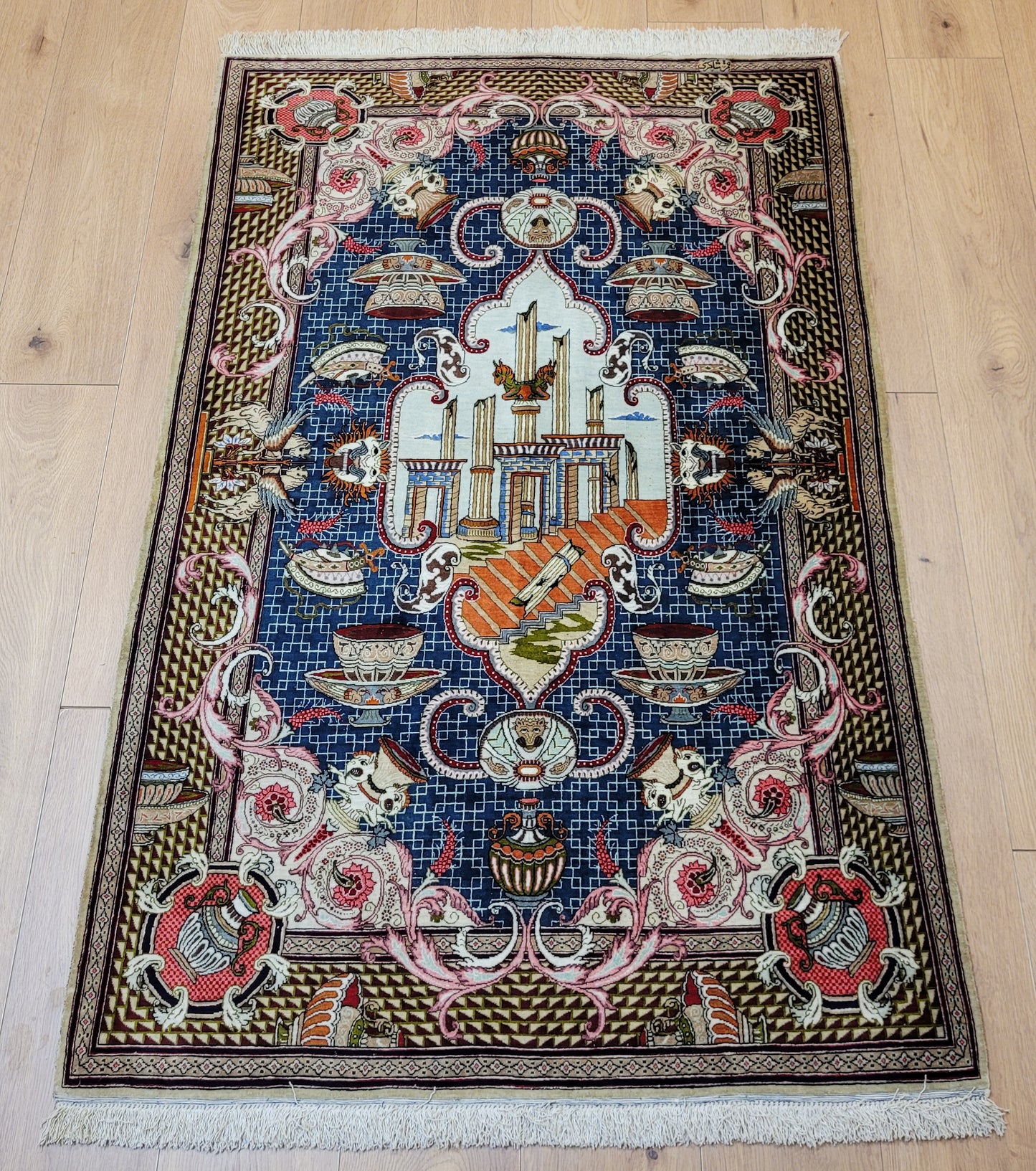 Ghom Teppich Seide auf Seide signiert figürliche Darstellung