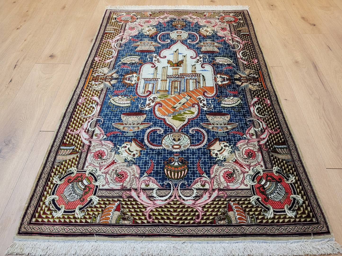 Ghom Teppich Seide auf Seide signiert figürliche Darstellung