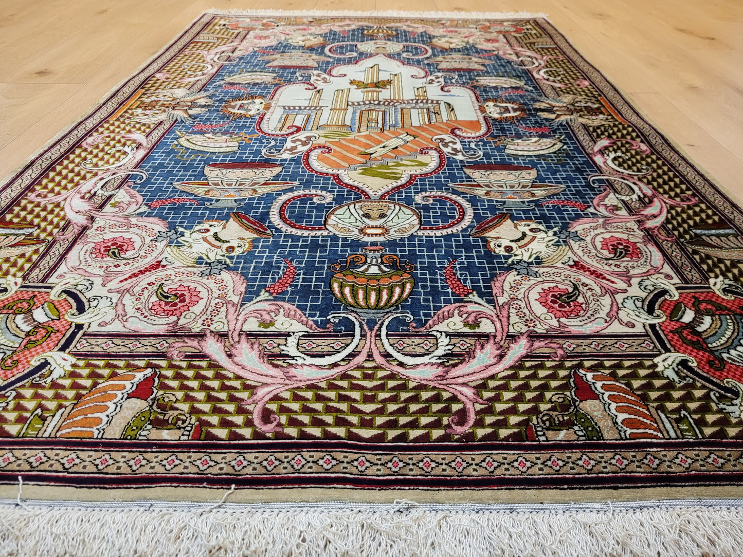 Ghom Teppich Seide auf Seide signiert figürliche Darstellung