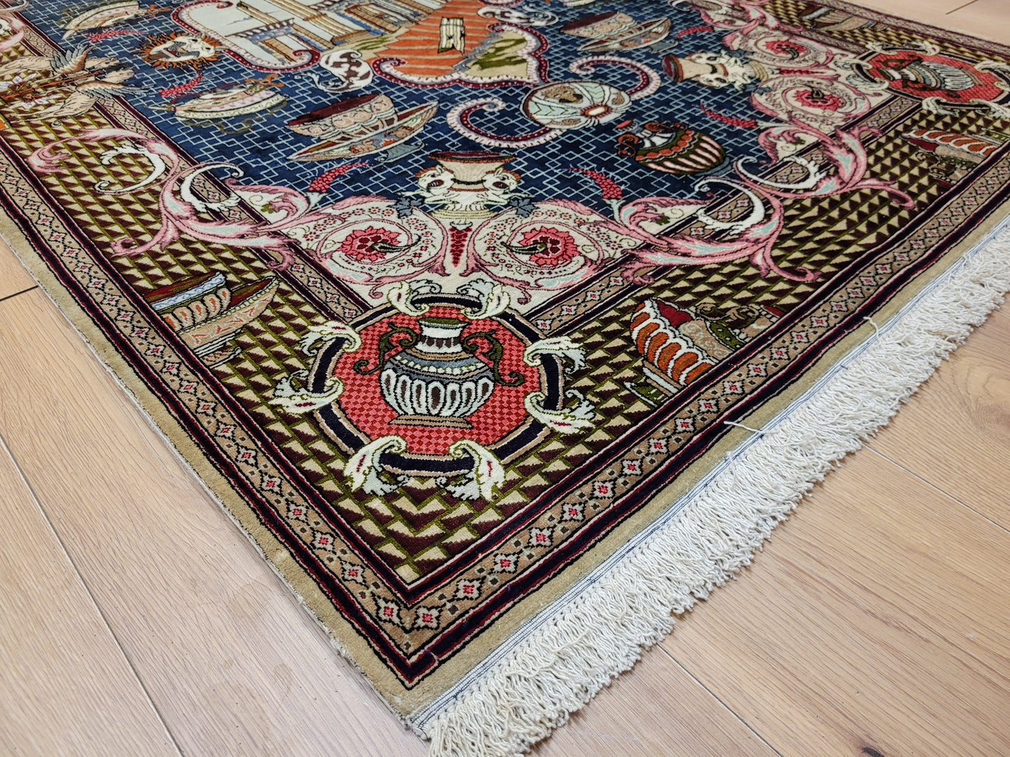 Ghom Teppich Seide auf Seide signiert figürliche Darstellung