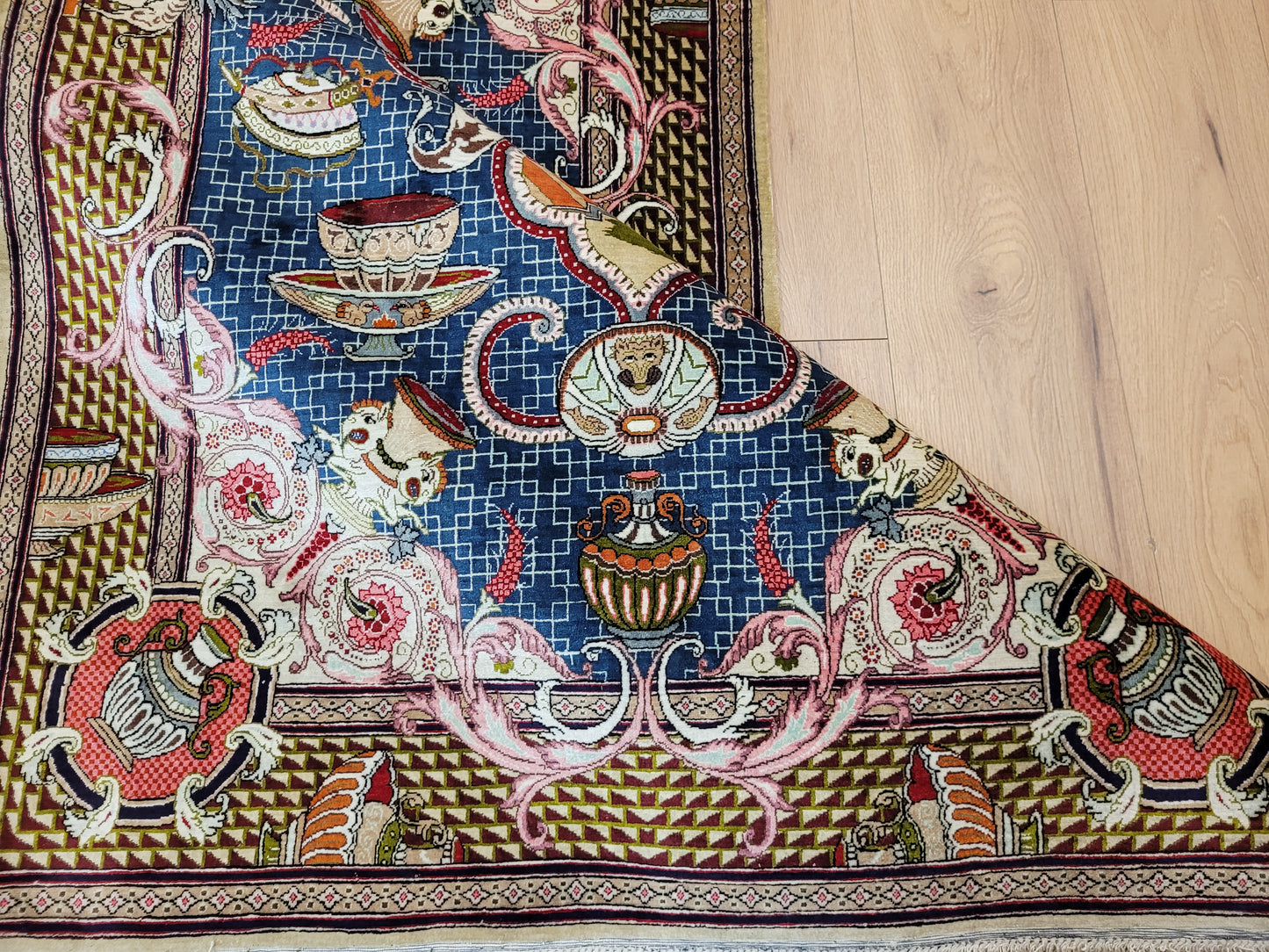 Ghom Teppich Seide auf Seide signiert figürliche Darstellung