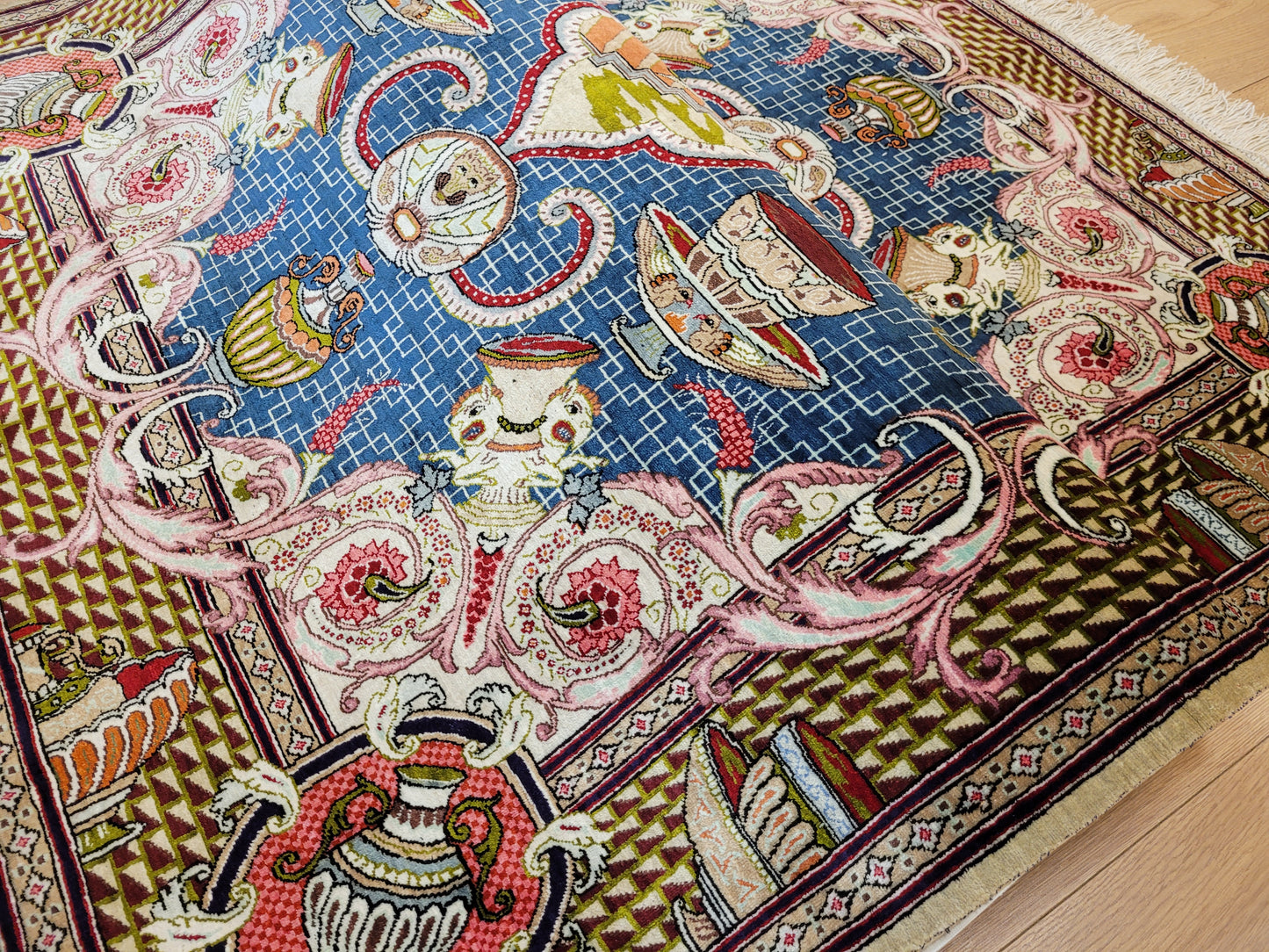 Ghom Teppich Seide auf Seide signiert figürliche Darstellung