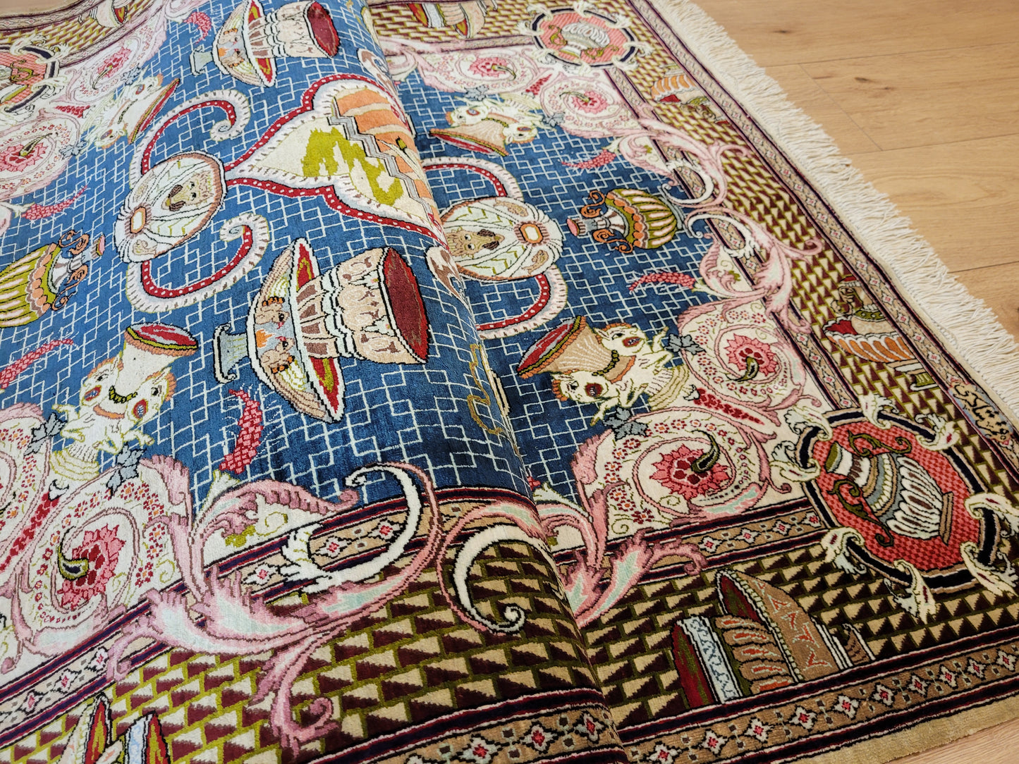 Ghom Teppich Seide auf Seide signiert figürliche Darstellung