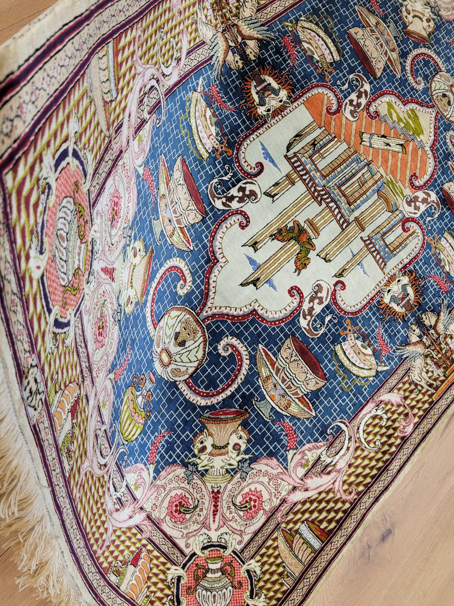 Ghom Teppich Seide auf Seide signiert figürliche Darstellung