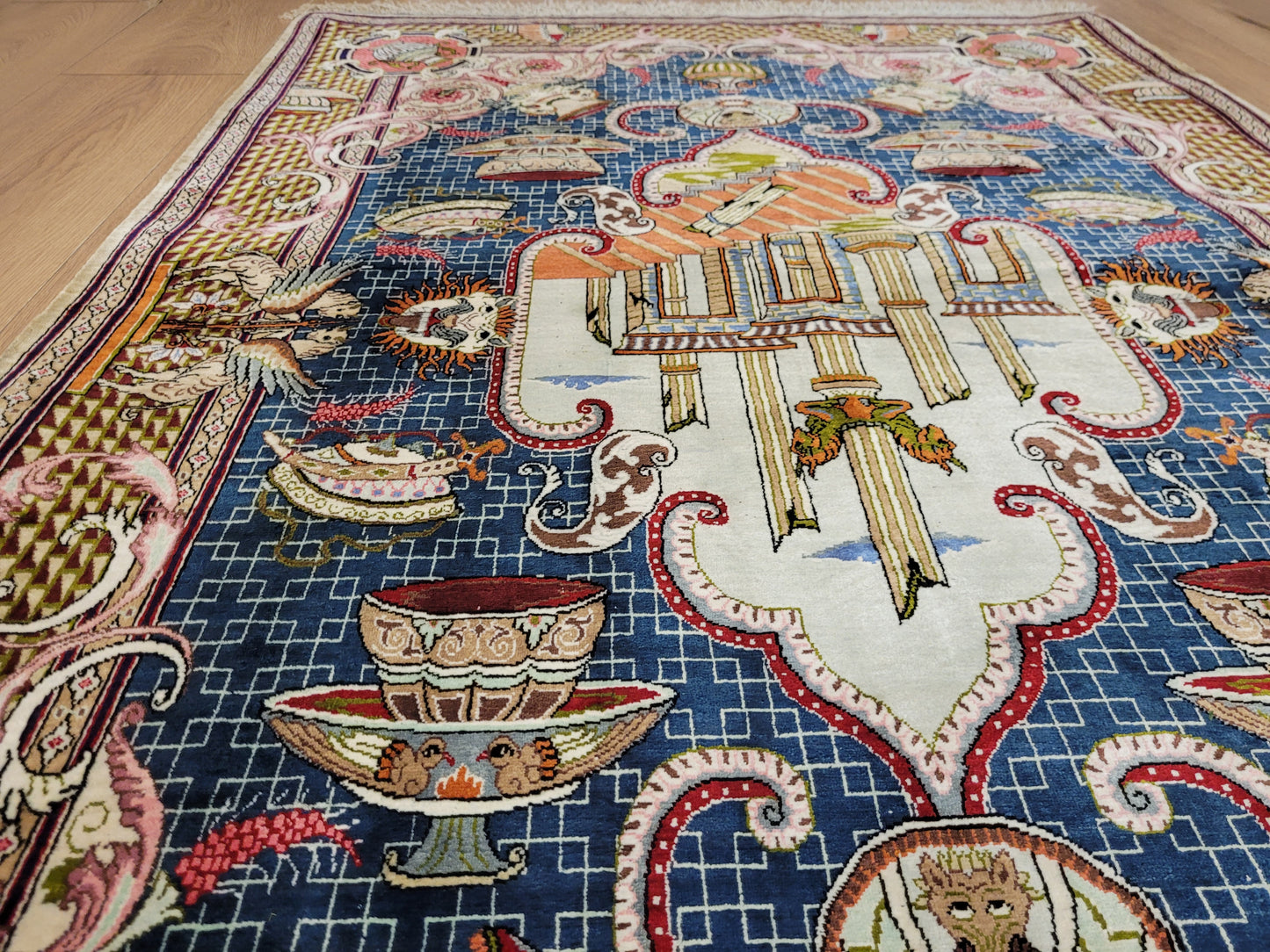 Ghom Teppich Seide auf Seide signiert figürliche Darstellung
