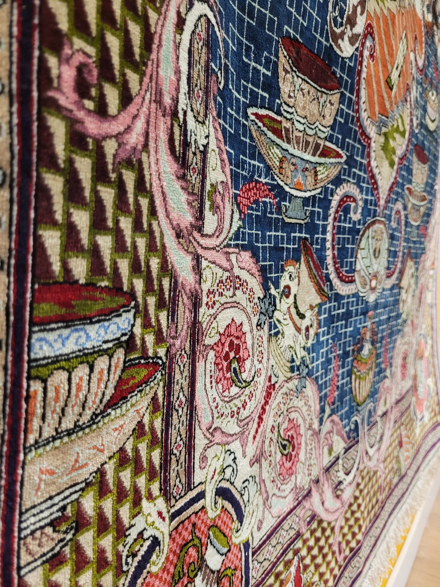 Ghom Teppich Seide auf Seide signiert figürliche Darstellung