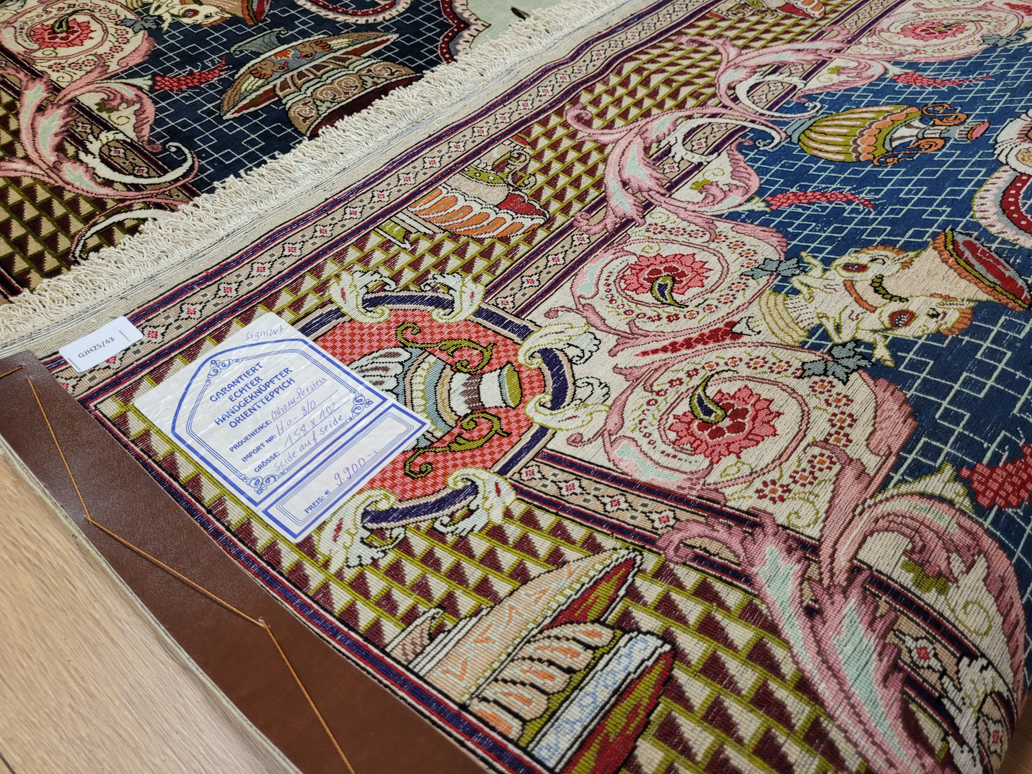 Ghom Teppich Seide auf Seide signiert figürliche Darstellung