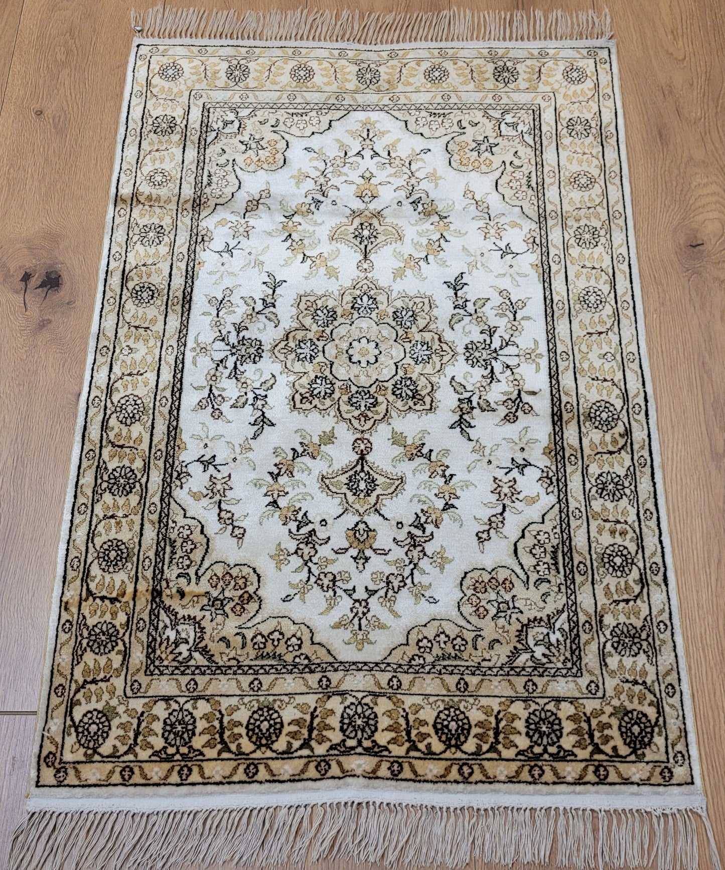 Hereke Teppich Seide auf Seide fein Medaillon mit Blumenornamenten