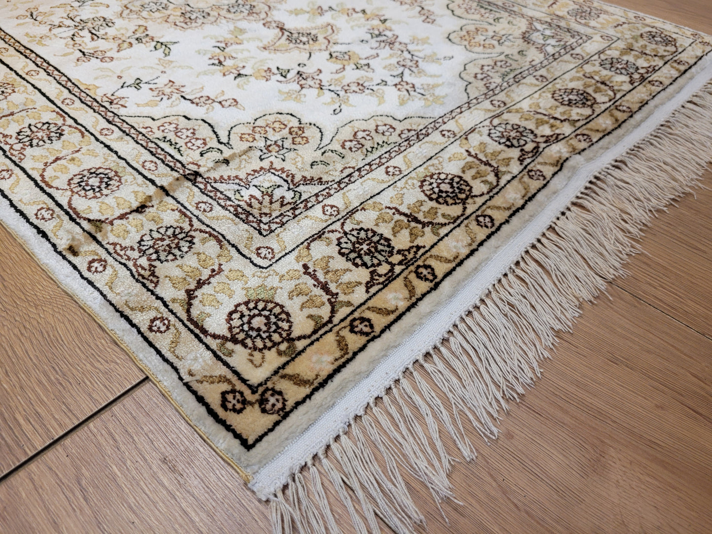 Hereke Teppich Seide auf Seide fein Medaillon mit Blumenornamenten