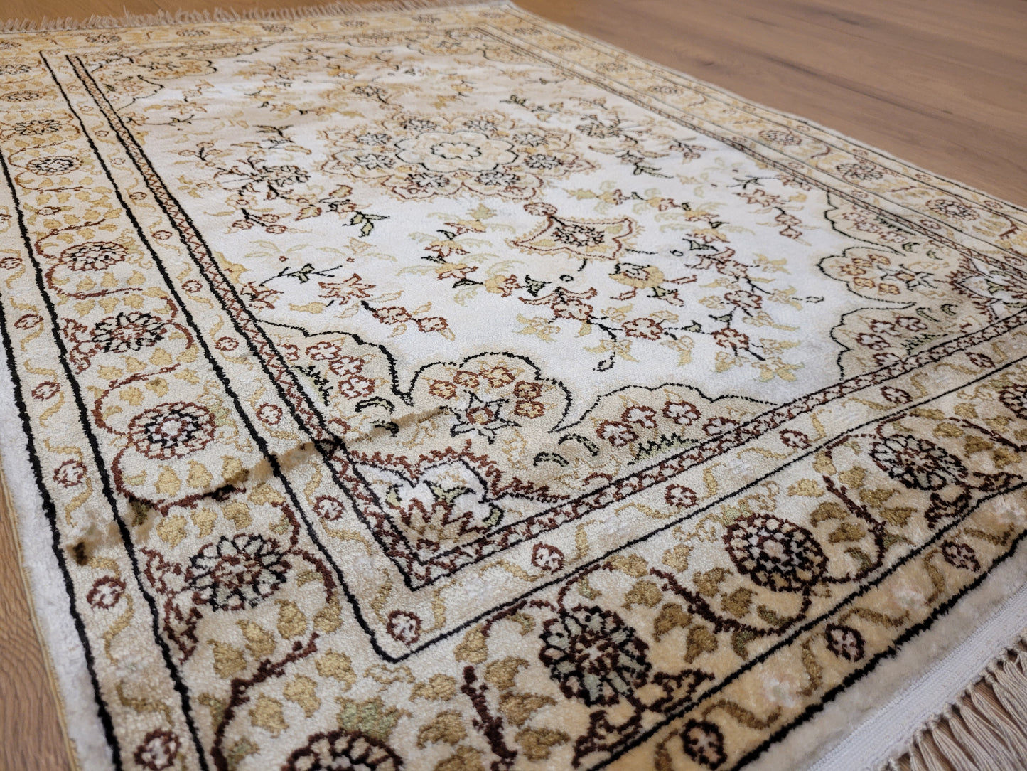 Hereke Teppich Seide auf Seide fein Medaillon mit Blumenornamenten