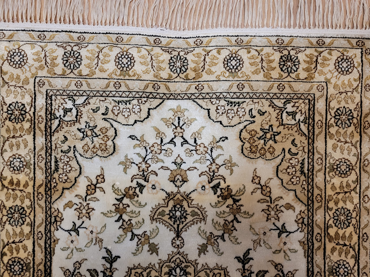 Hereke Teppich Seide auf Seide fein Medaillon mit Blumenornamenten