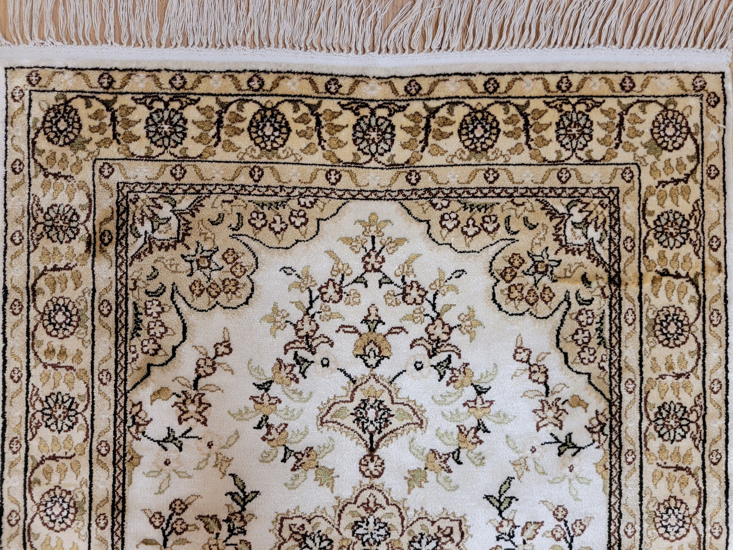 Hereke Teppich Seide auf Seide fein Medaillon mit Blumenornamenten