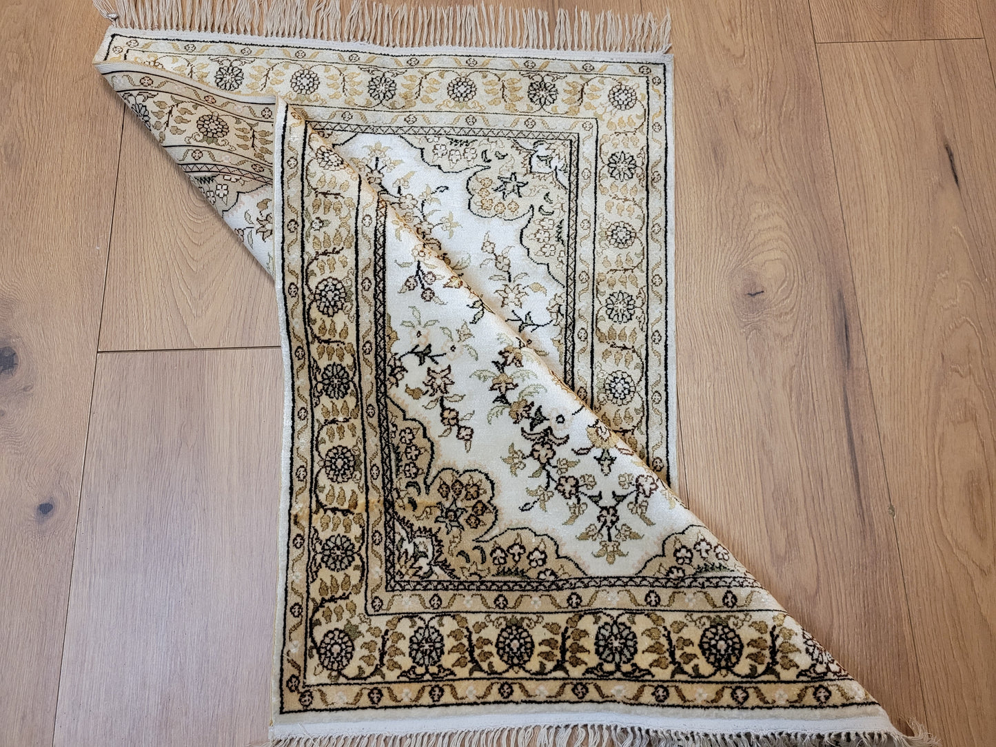 Hereke Teppich Seide auf Seide fein Medaillon mit Blumenornamenten