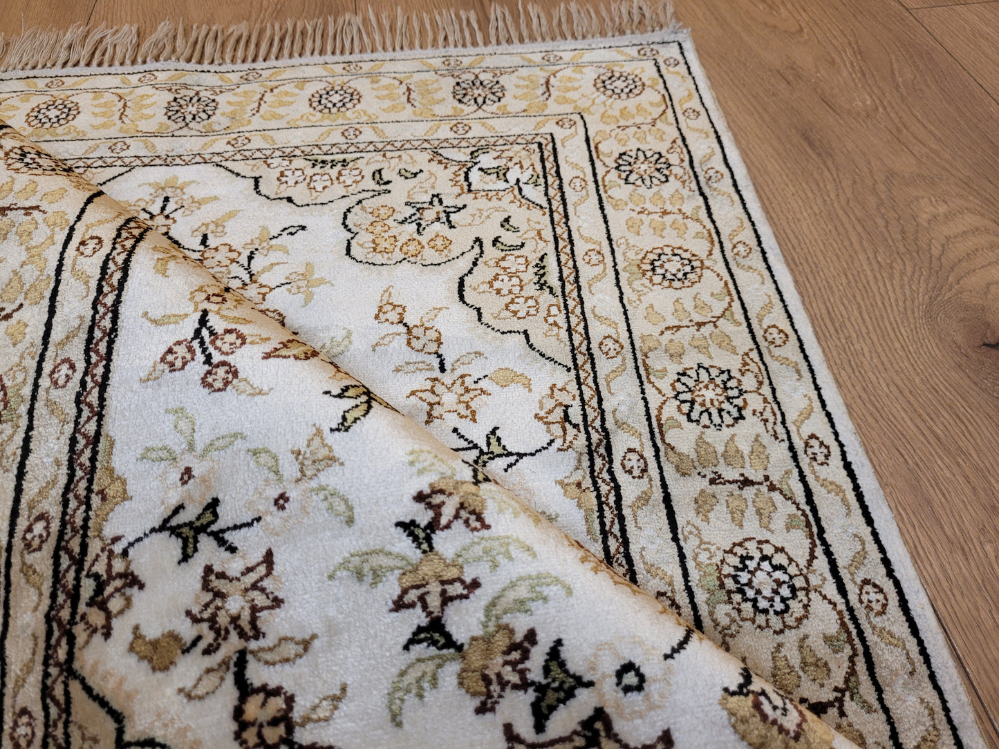 Hereke Teppich Seide auf Seide fein Medaillon mit Blumenornamenten