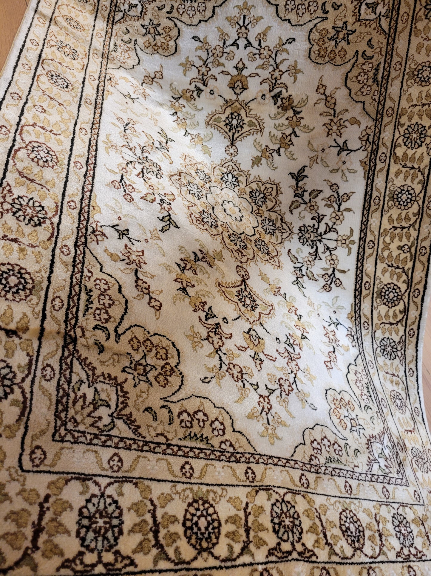 Hereke Teppich Seide auf Seide fein Medaillon mit Blumenornamenten