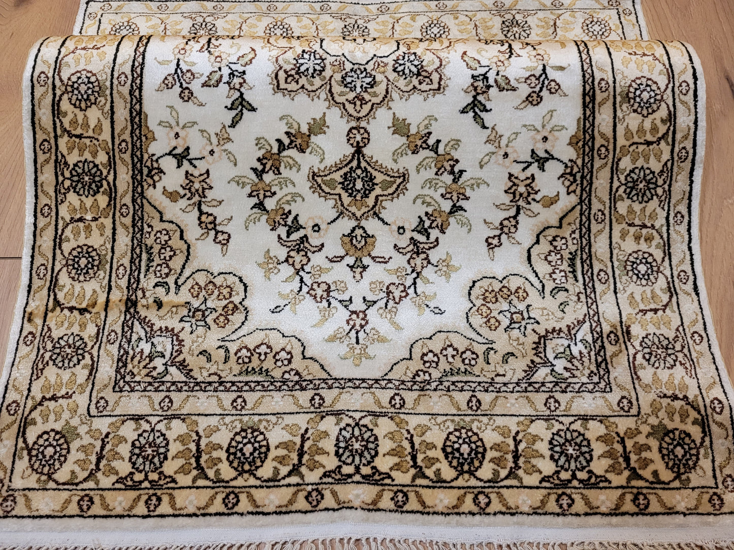 Hereke Teppich Seide auf Seide fein Medaillon mit Blumenornamenten