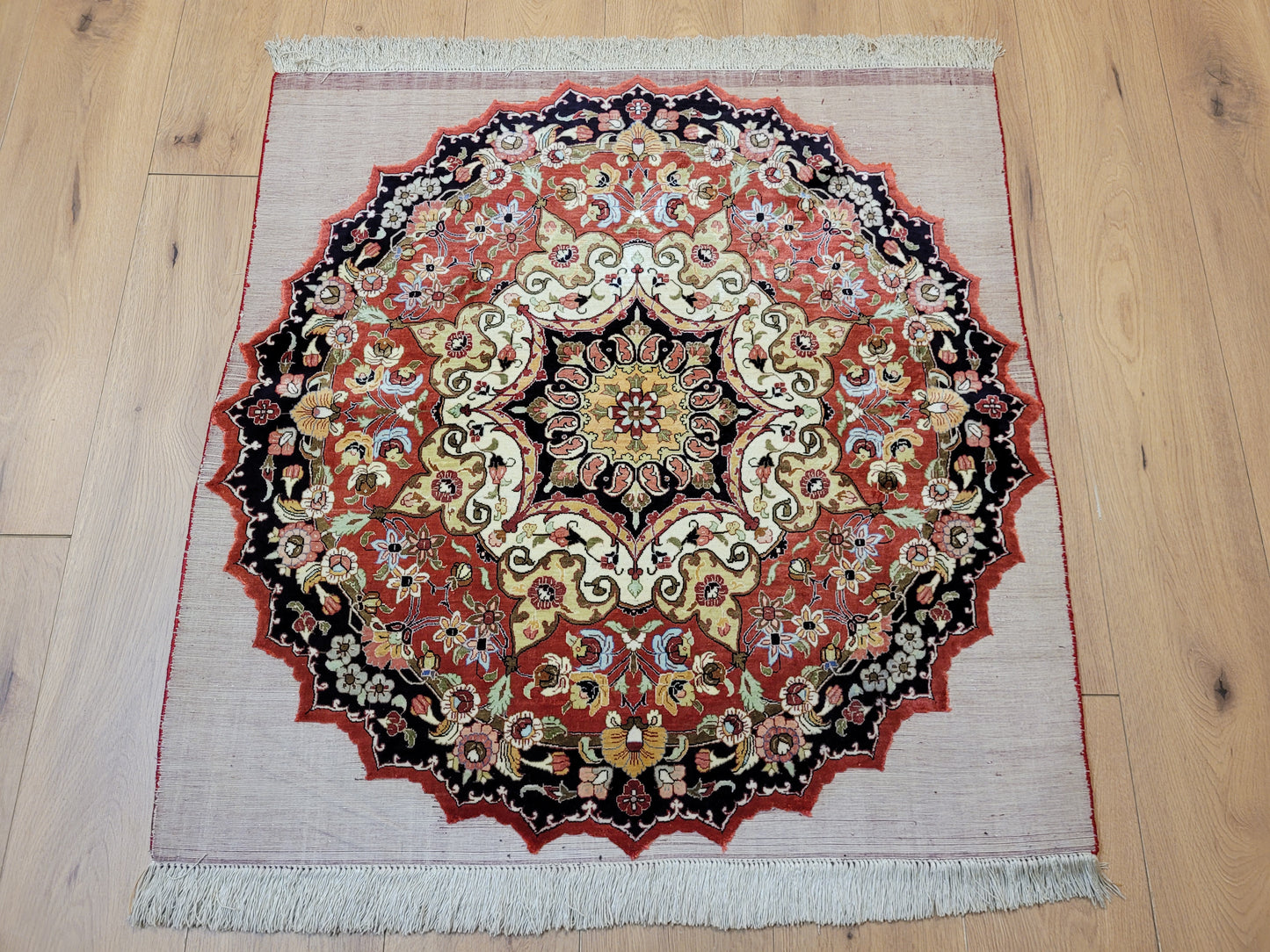 Ghom Teppich Seide fein rundes Medaillon florales Muster