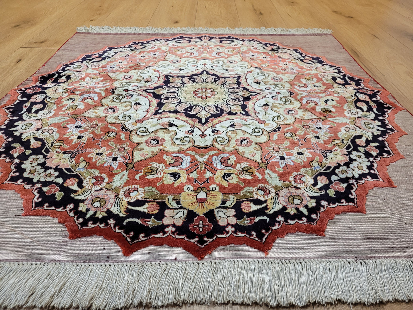 Ghom Teppich Seide fein rundes Medaillon florales Muster