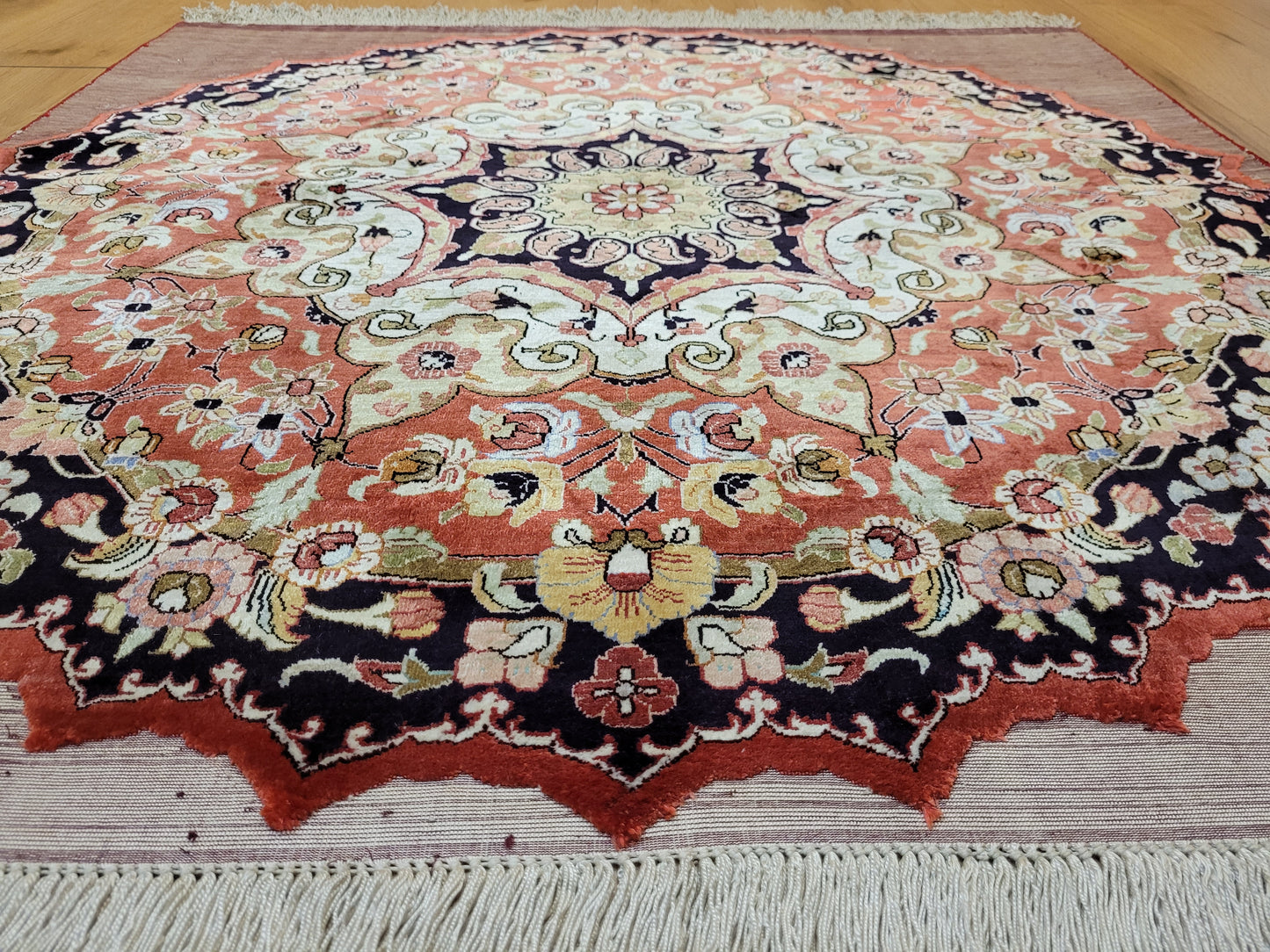 Ghom Teppich Seide fein rundes Medaillon florales Muster